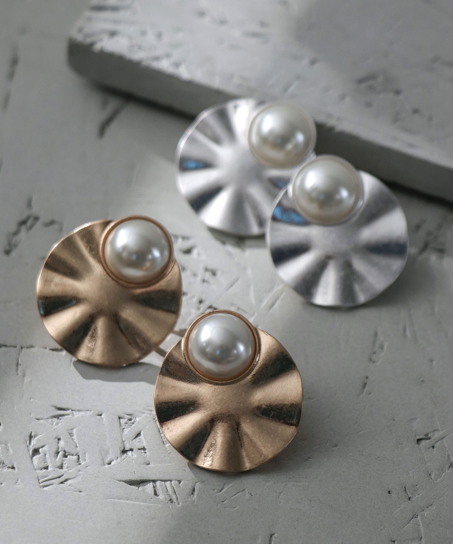 【LIMITED NUMBER】サークルメタルパールイヤリング