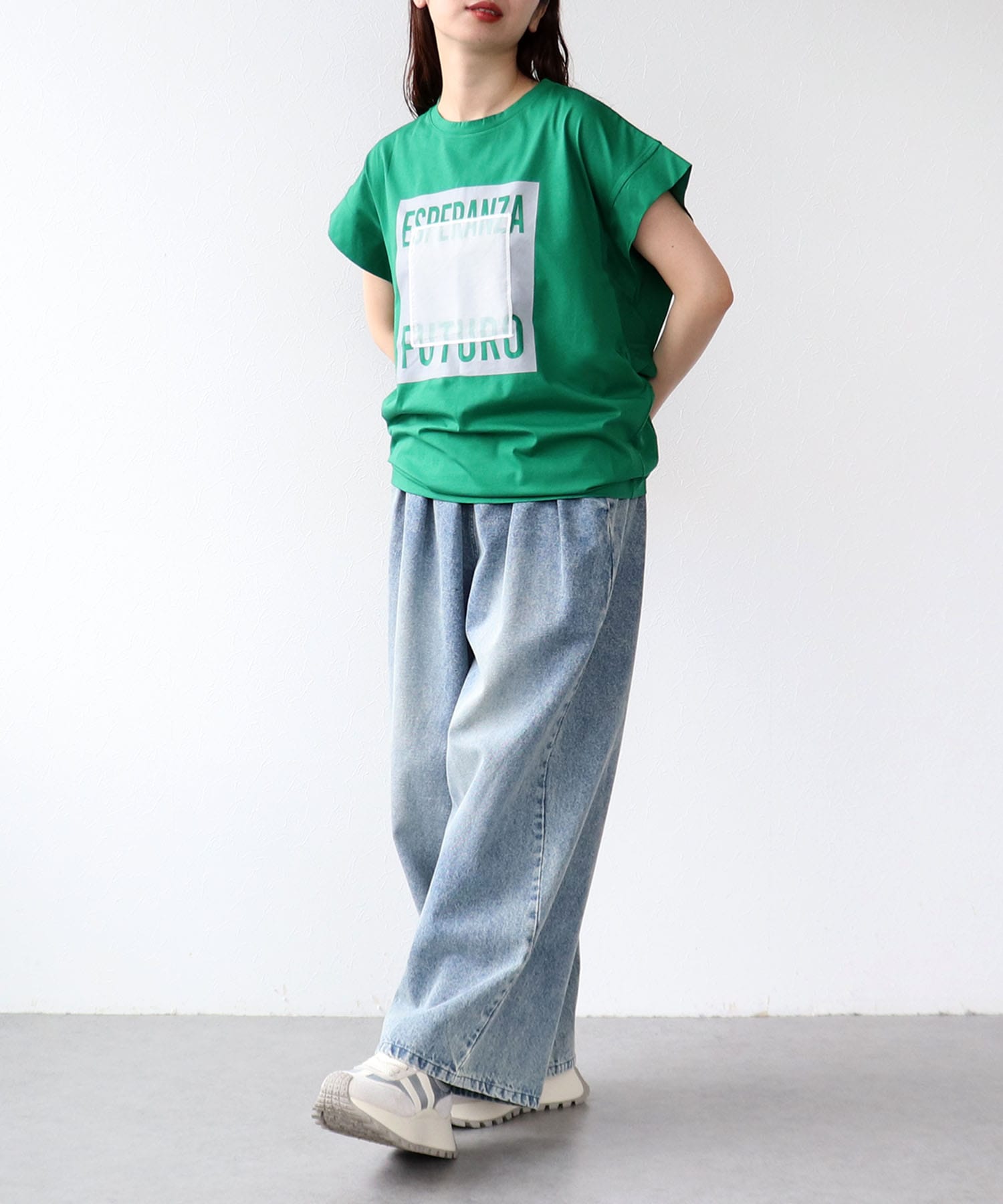 スクエアロゴプリントＴシャツ