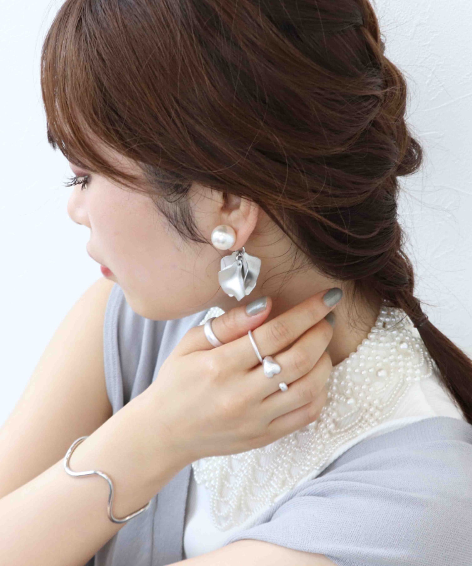 マット花びらパールピアス