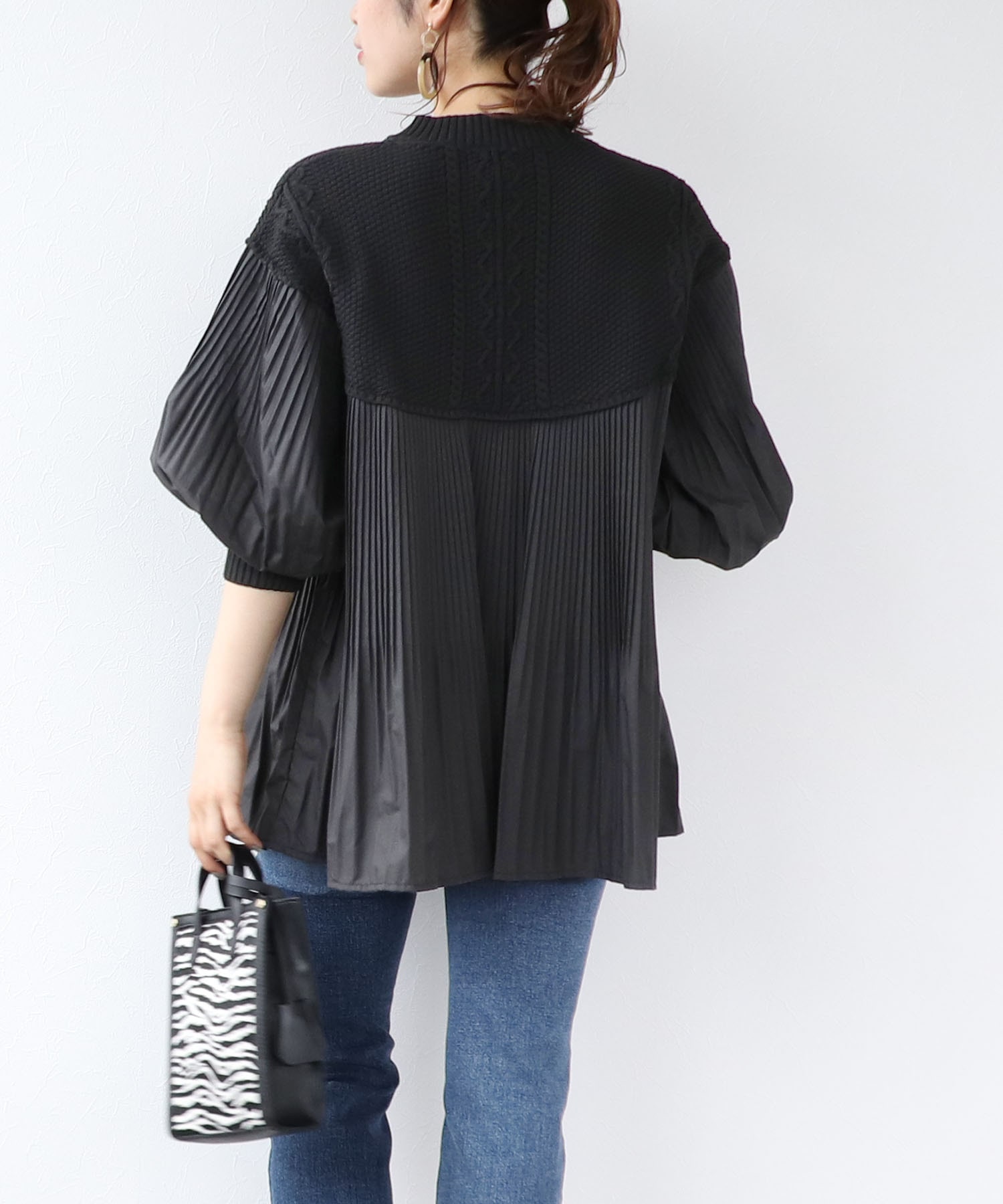 ケーブルニット切替プリーツプルオーバー | AND ON JIONE STORE 