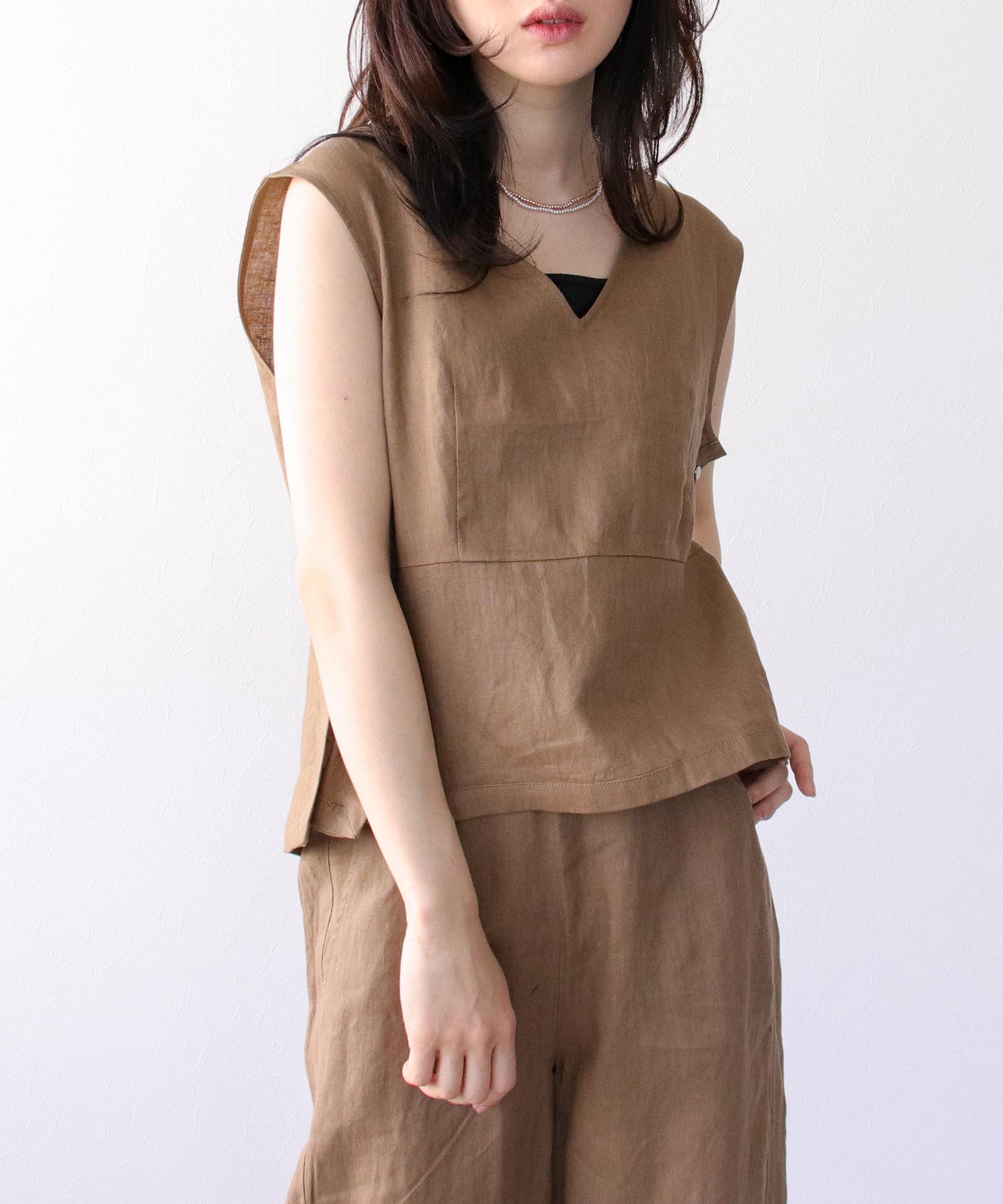 ペプラムノースリーブブラウス AND ON JIONE STORE（アンドオン）ジオン商事公式オンラインストア
