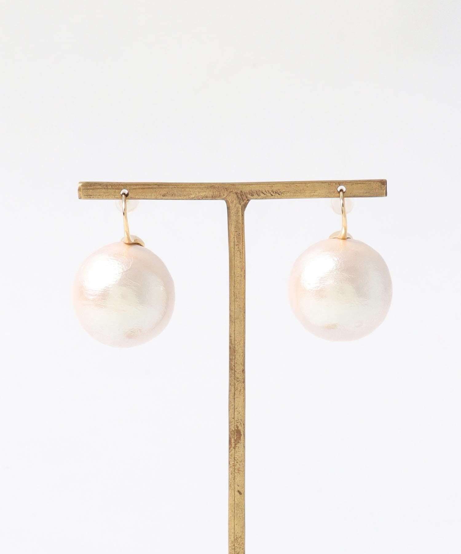 20㎜コットンパールフックピアス | AND ON JIONE STORE(アンドオン