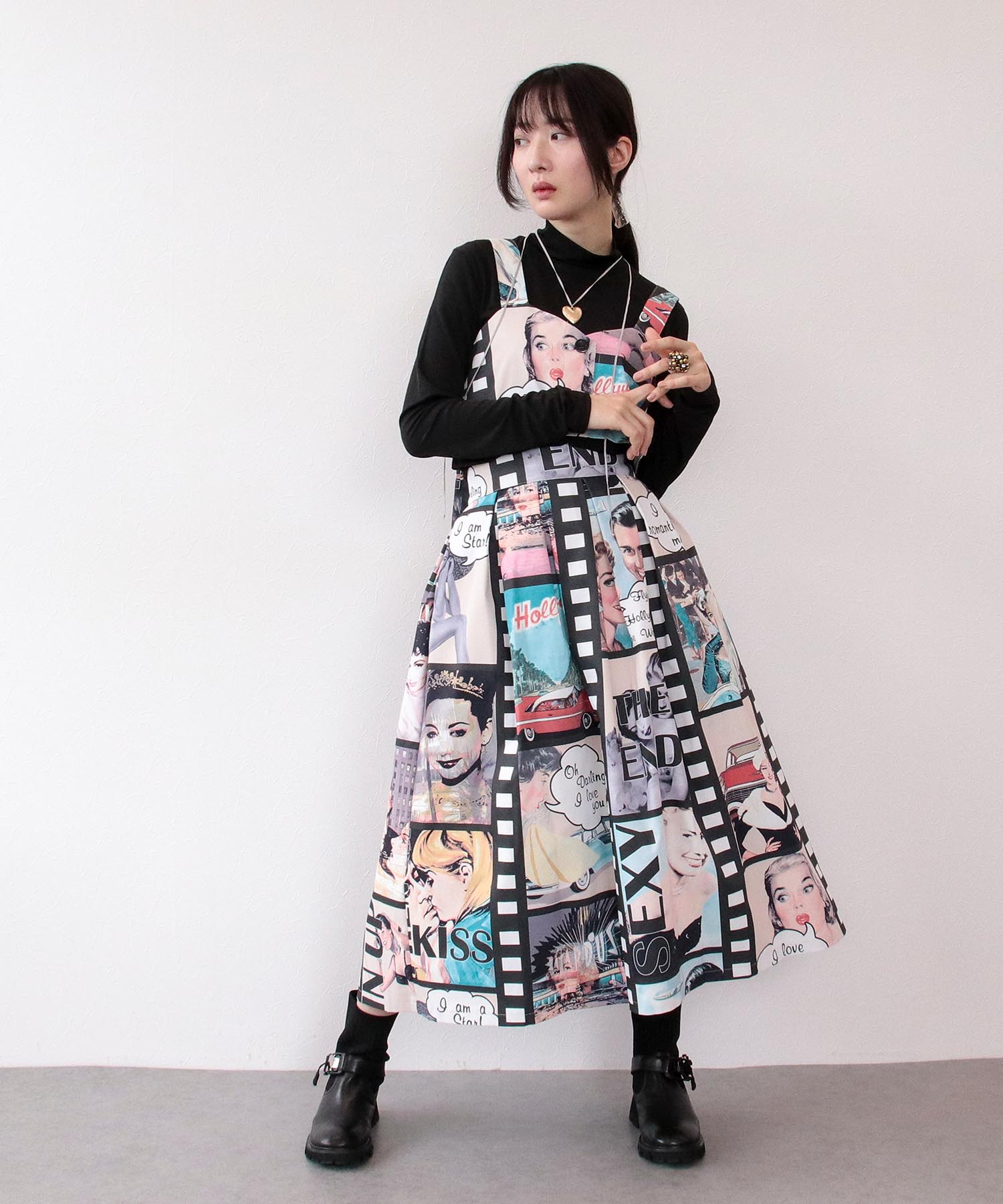 シネマプリントタックフレアスカート | AND ON JIONE STORE