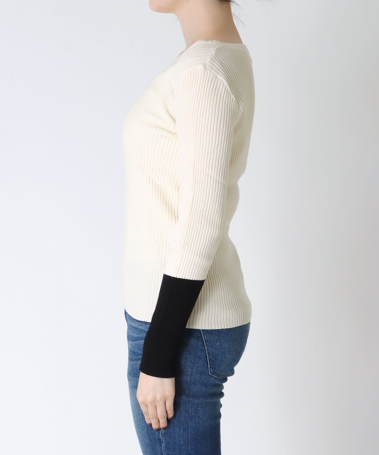 クルーネック袖配色ニットプルオーバー | AND ON JIONE STORE