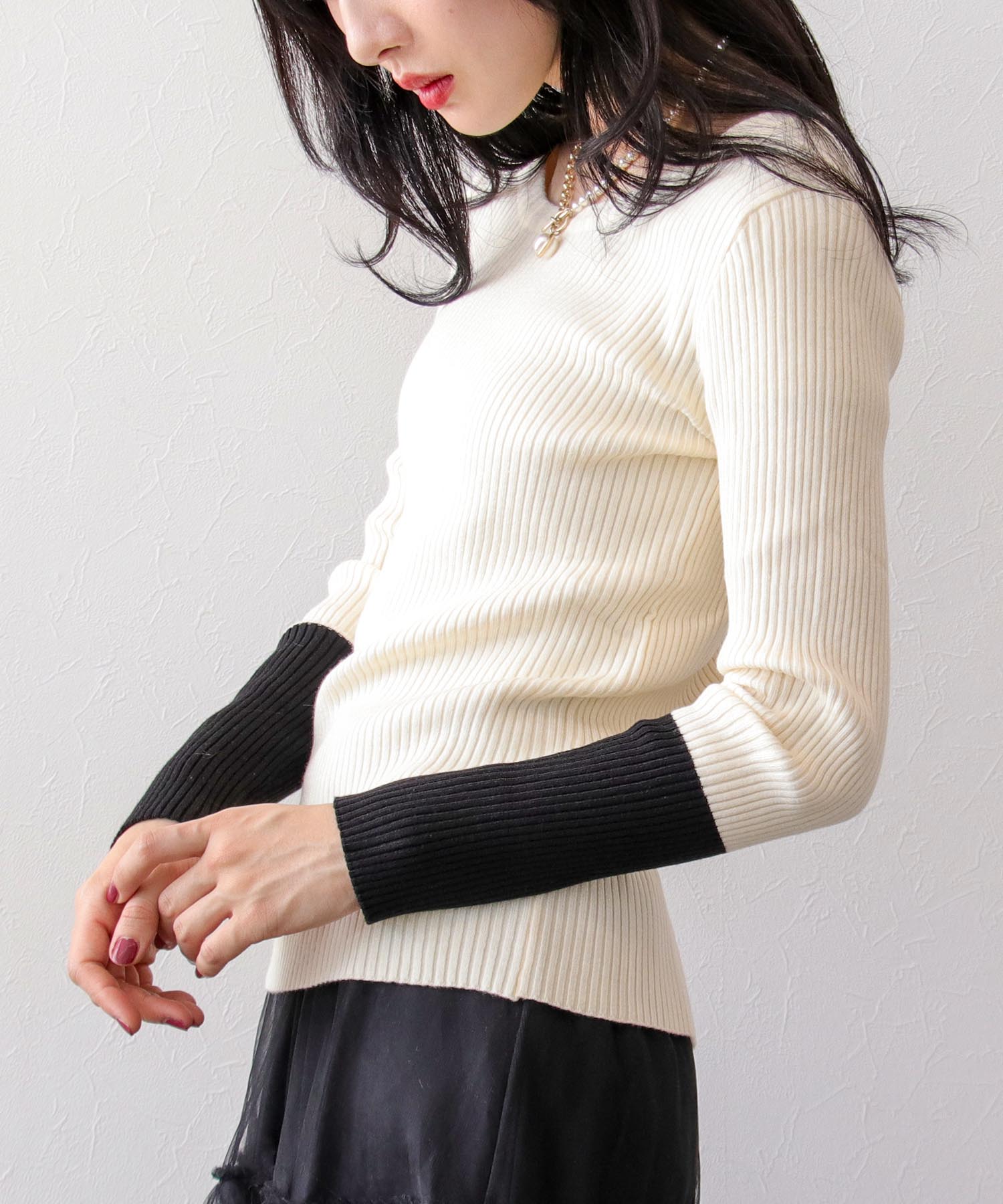 クルーネック袖配色ニットプルオーバー | AND ON JIONE STORE