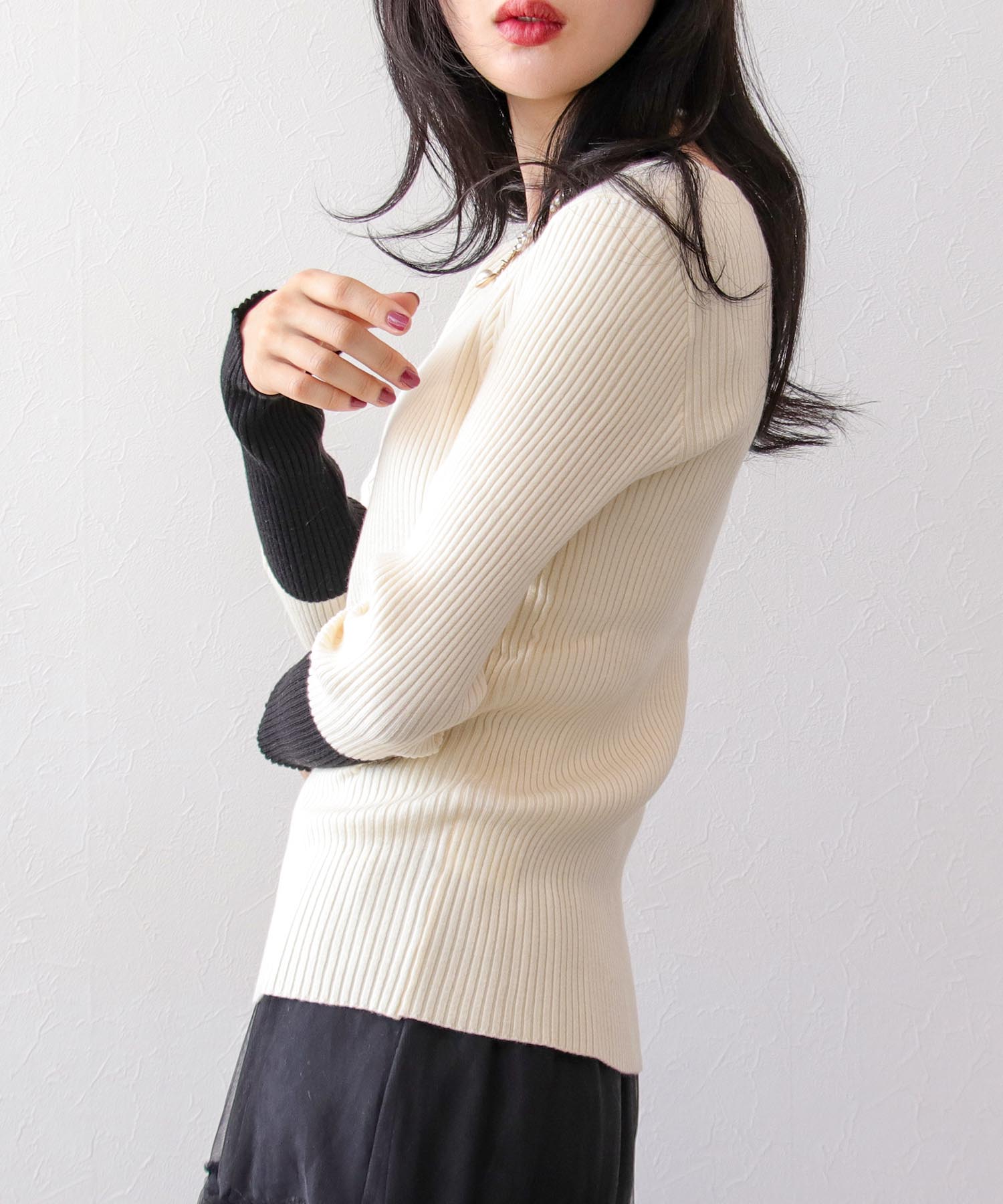 クルーネック袖配色ニットプルオーバー | AND ON JIONE STORE