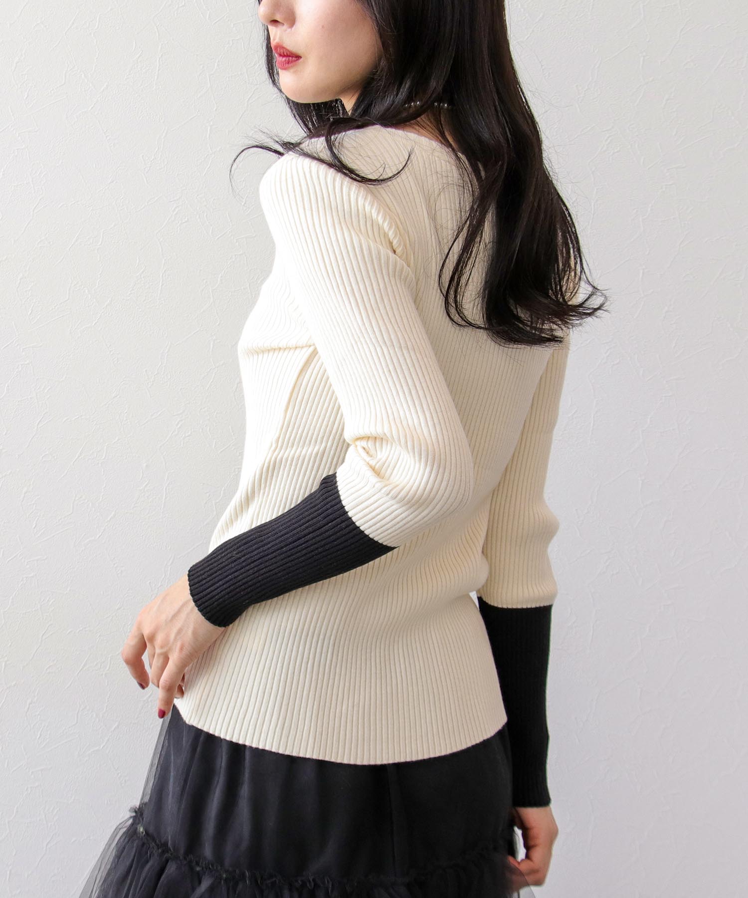 クルーネック袖配色ニットプルオーバー | AND ON JIONE STORE