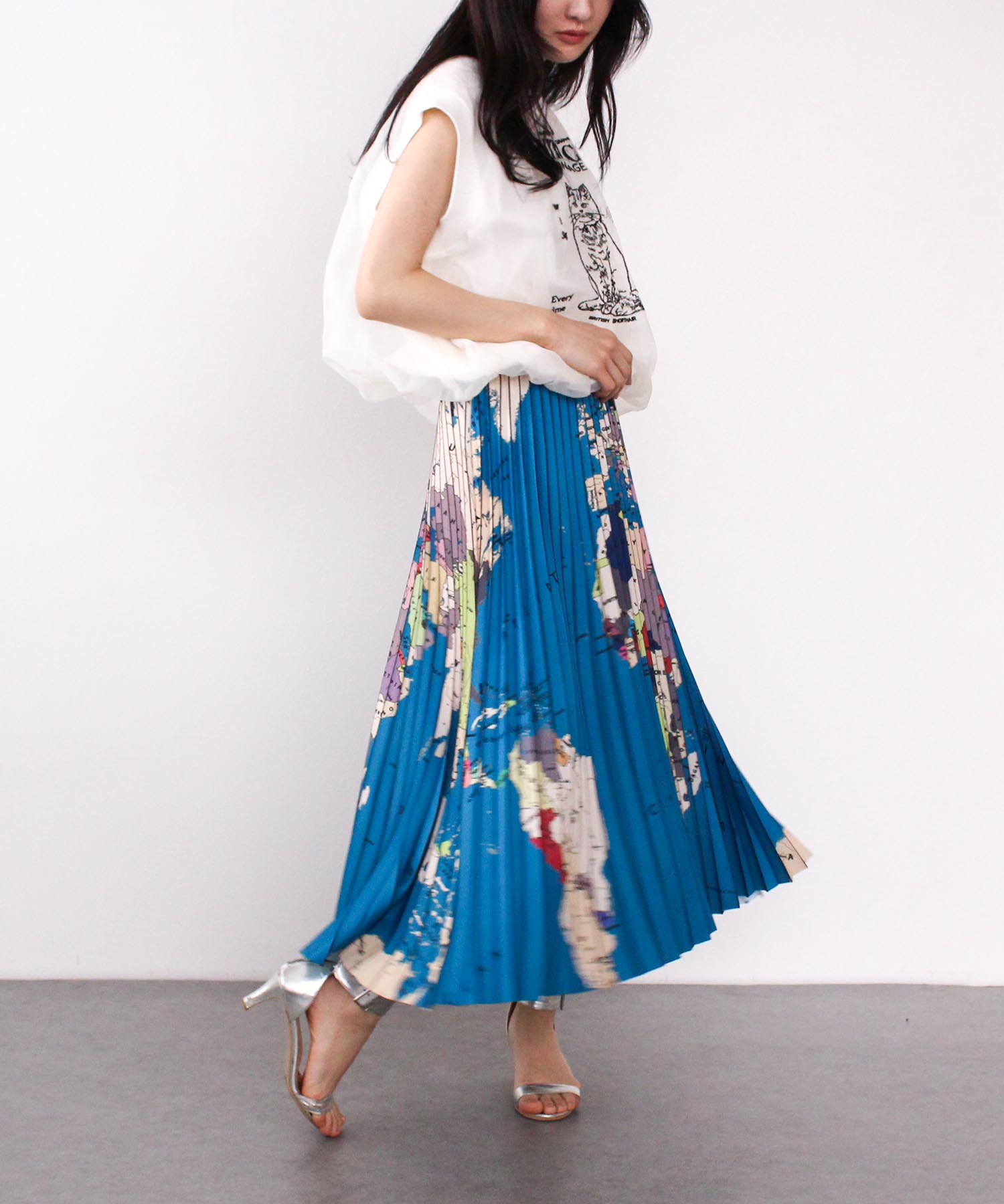 アースマッププリントプリーツスカート | AND ON JIONE STORE  