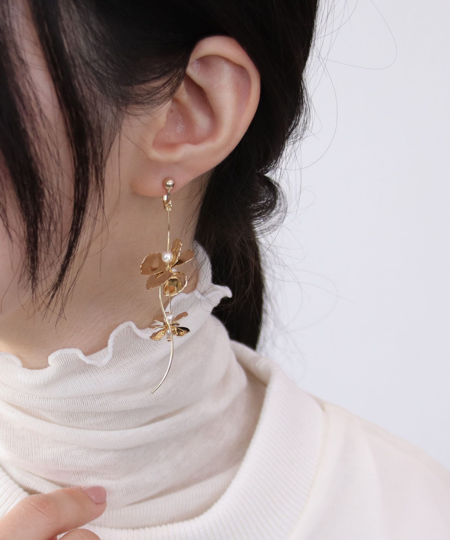 AMBUSH (アンブッシュ) ROSE CHARM EARRING(ピアス)