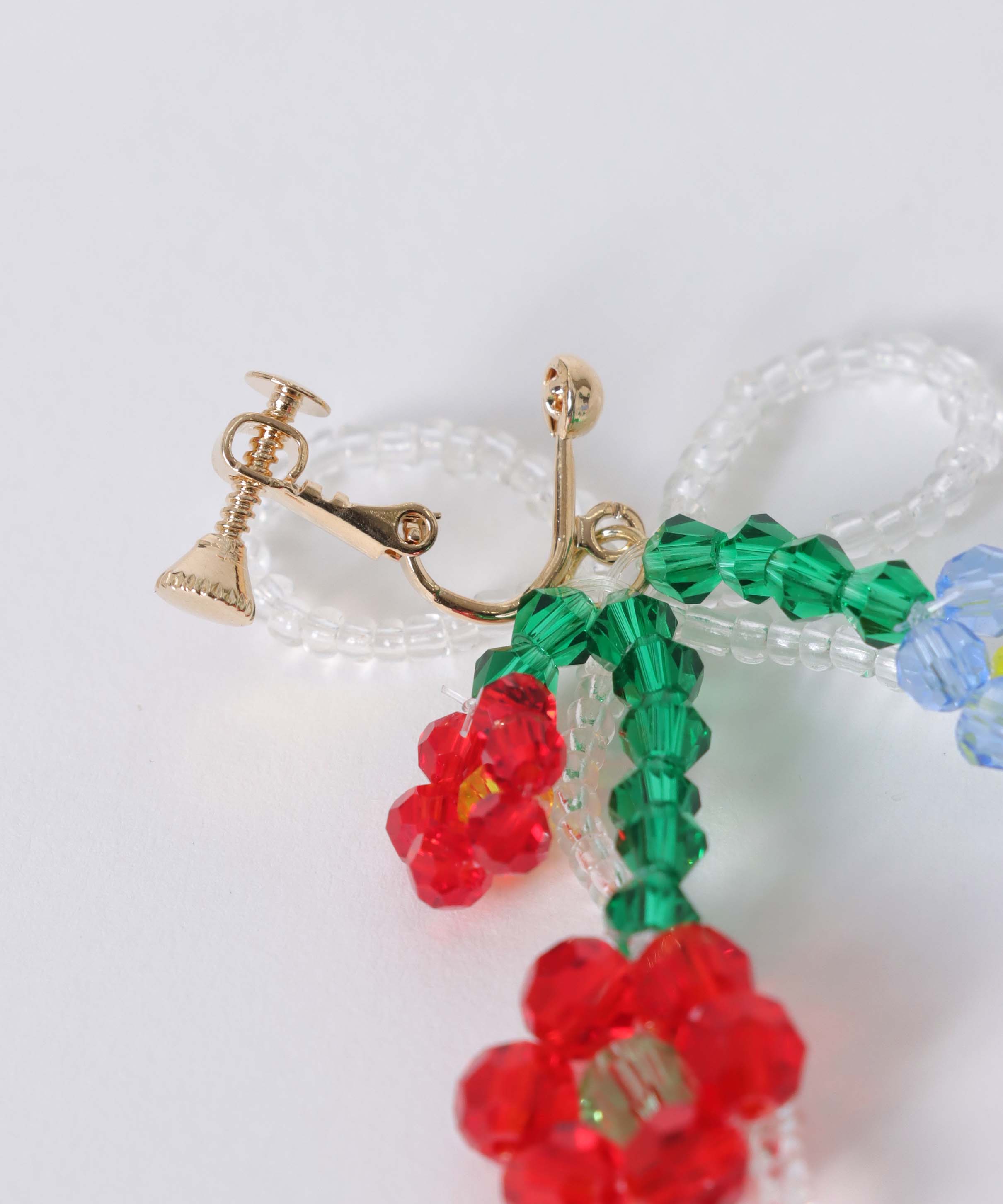 フラワービーズリボンイヤリング | AND ON JIONE STORE