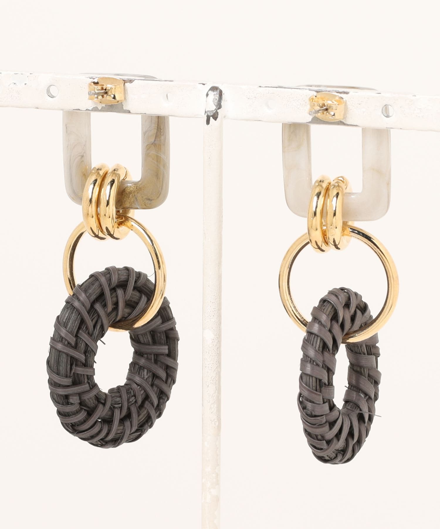 アクリル×ラタンリングピアス