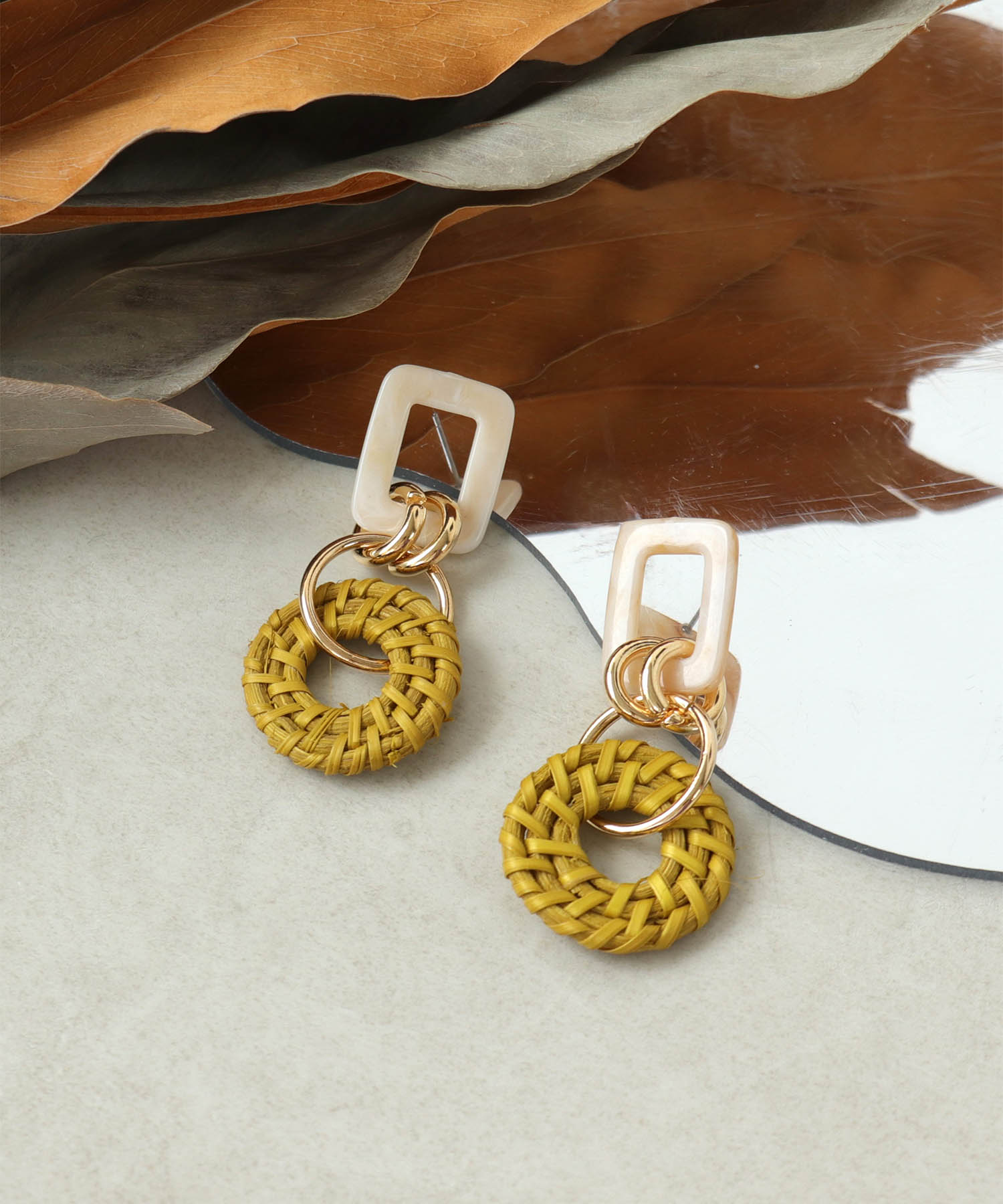 アクリル×ラタンリングピアス