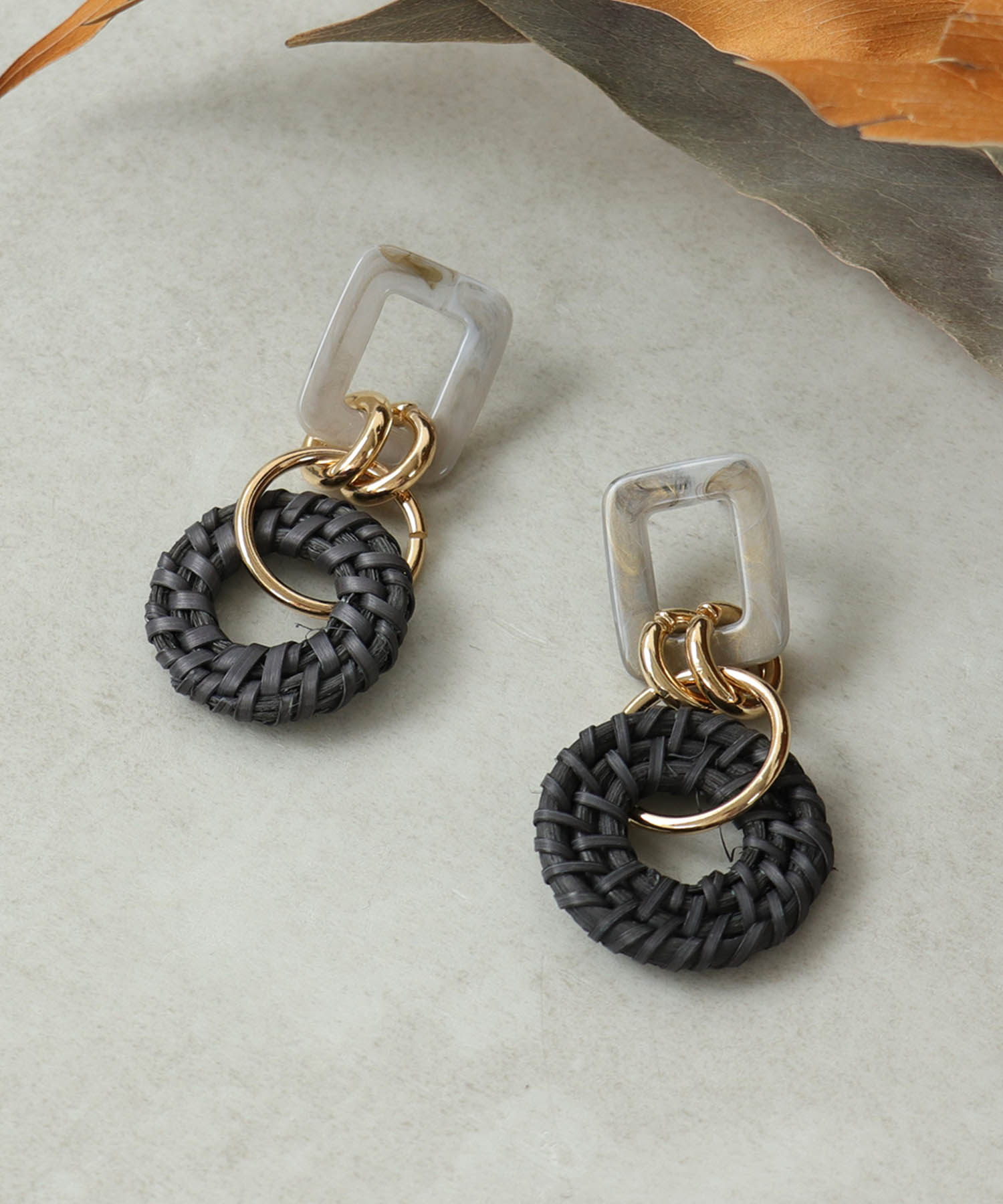 アクリル×ラタンリングピアス