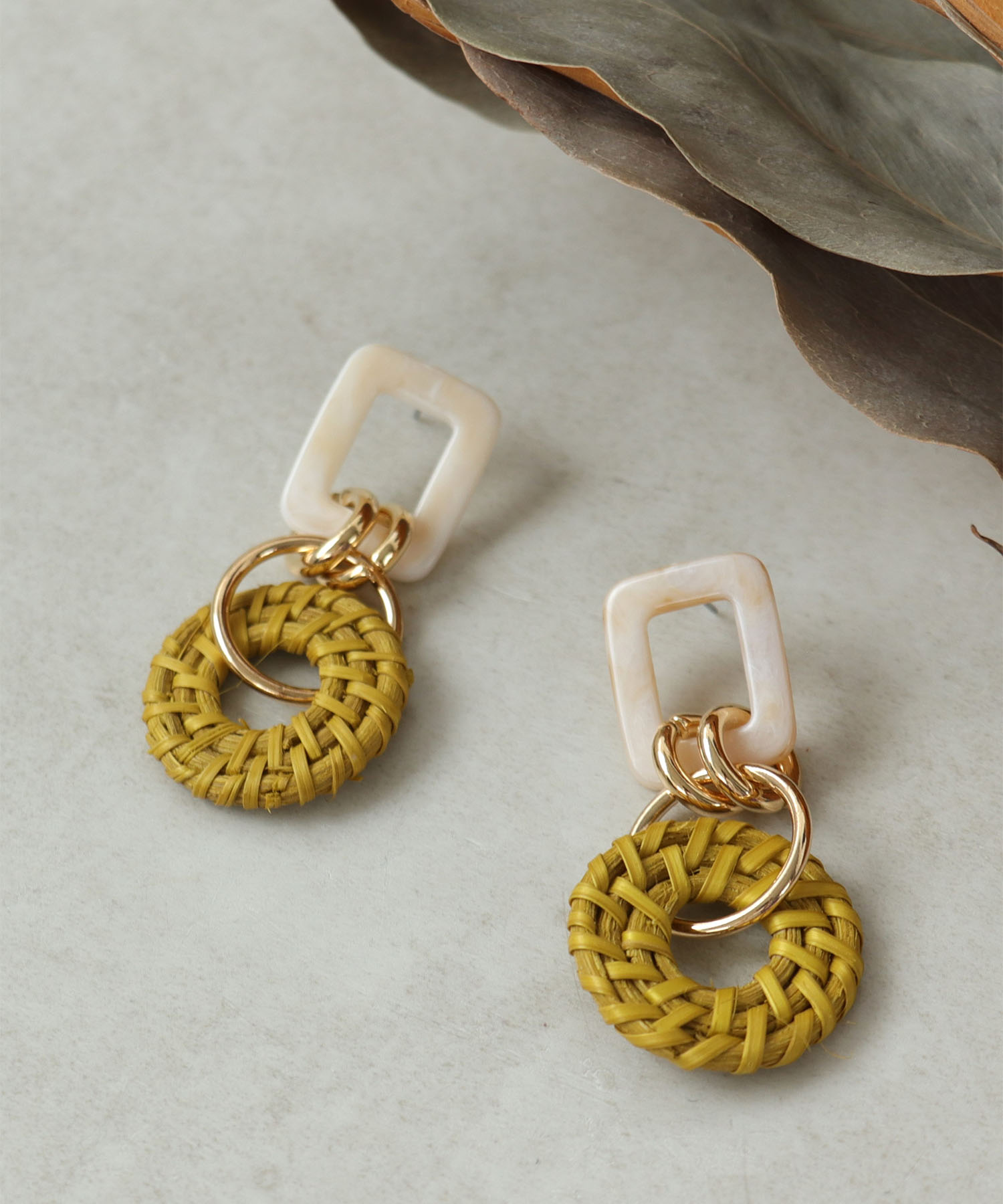 アクリル×ラタンリングピアス