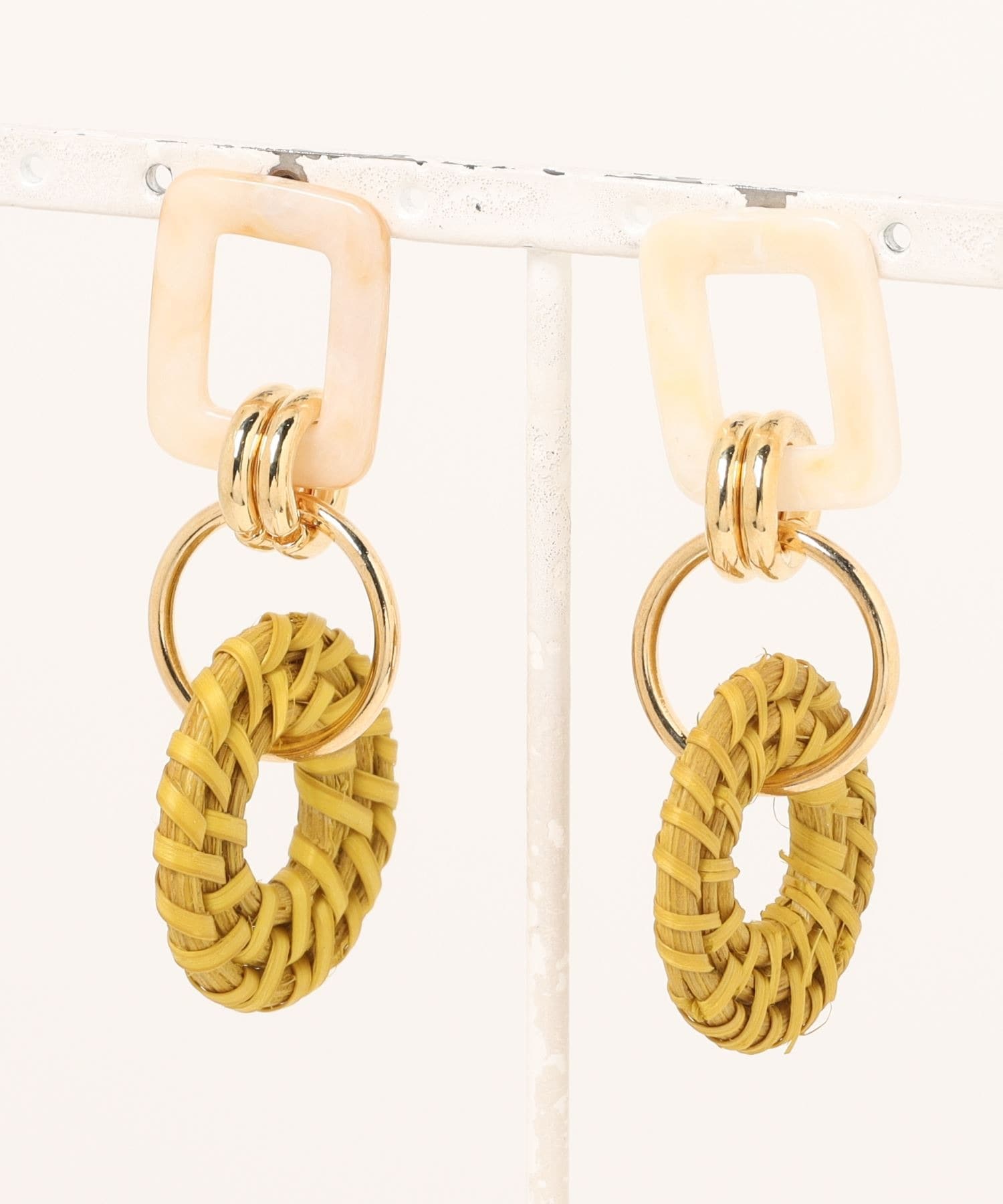 アクリル×ラタンリングピアス
