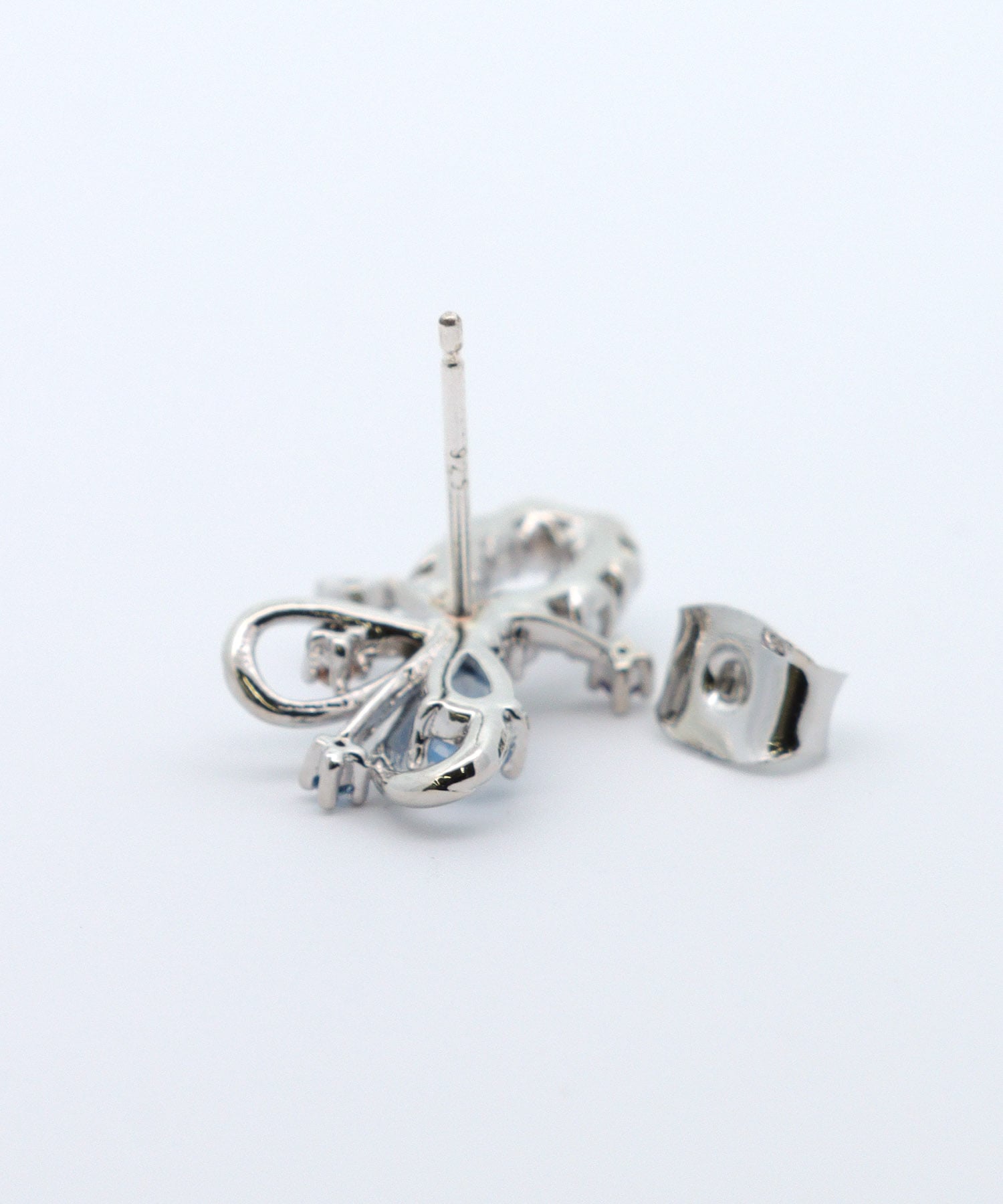 リボンビジュピアス