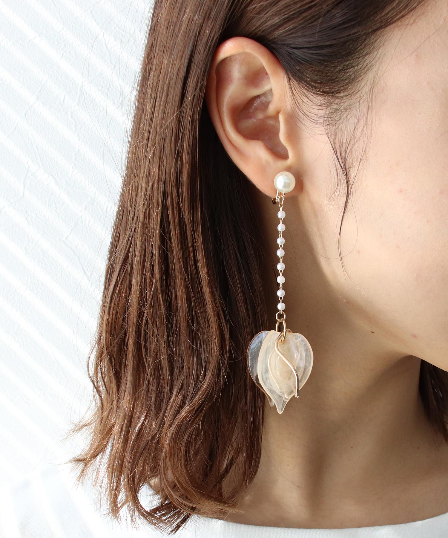 アクリルフラワーアシメイヤリング | AND ON JIONE STORE