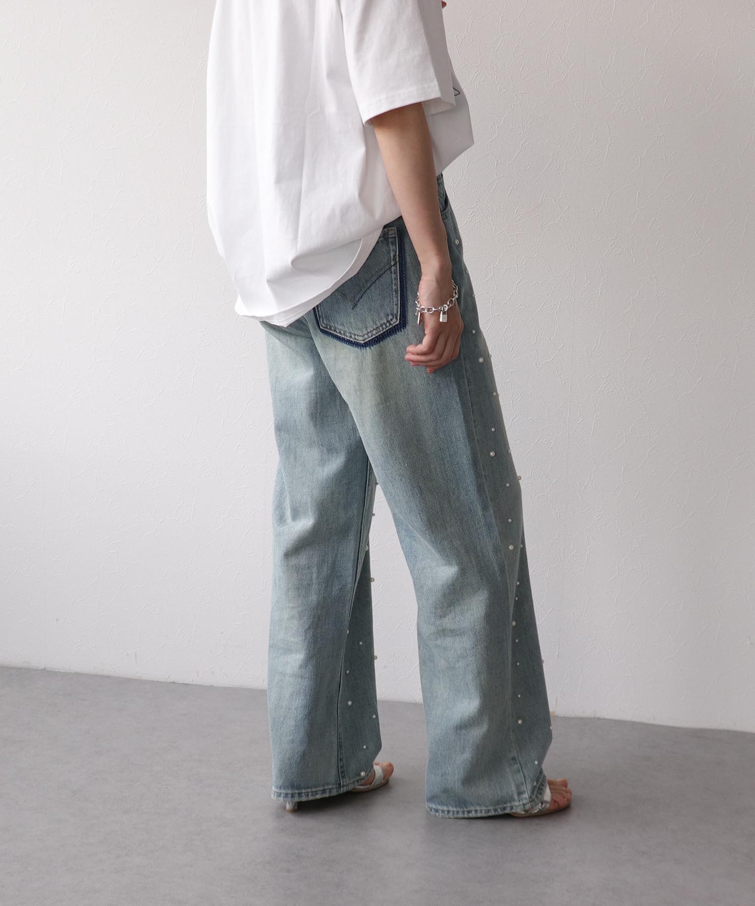 パール付きデニムパンツ | AND ON JIONE STORE（アンドオン