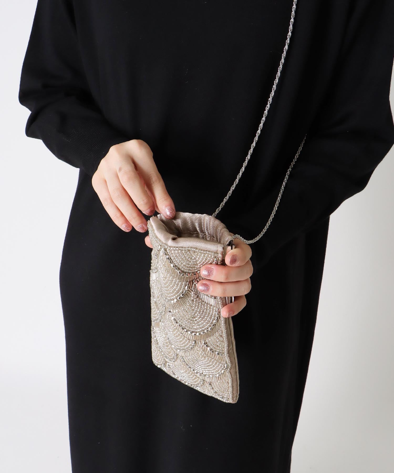 ウロコ刺繍スマホショルダーBAG