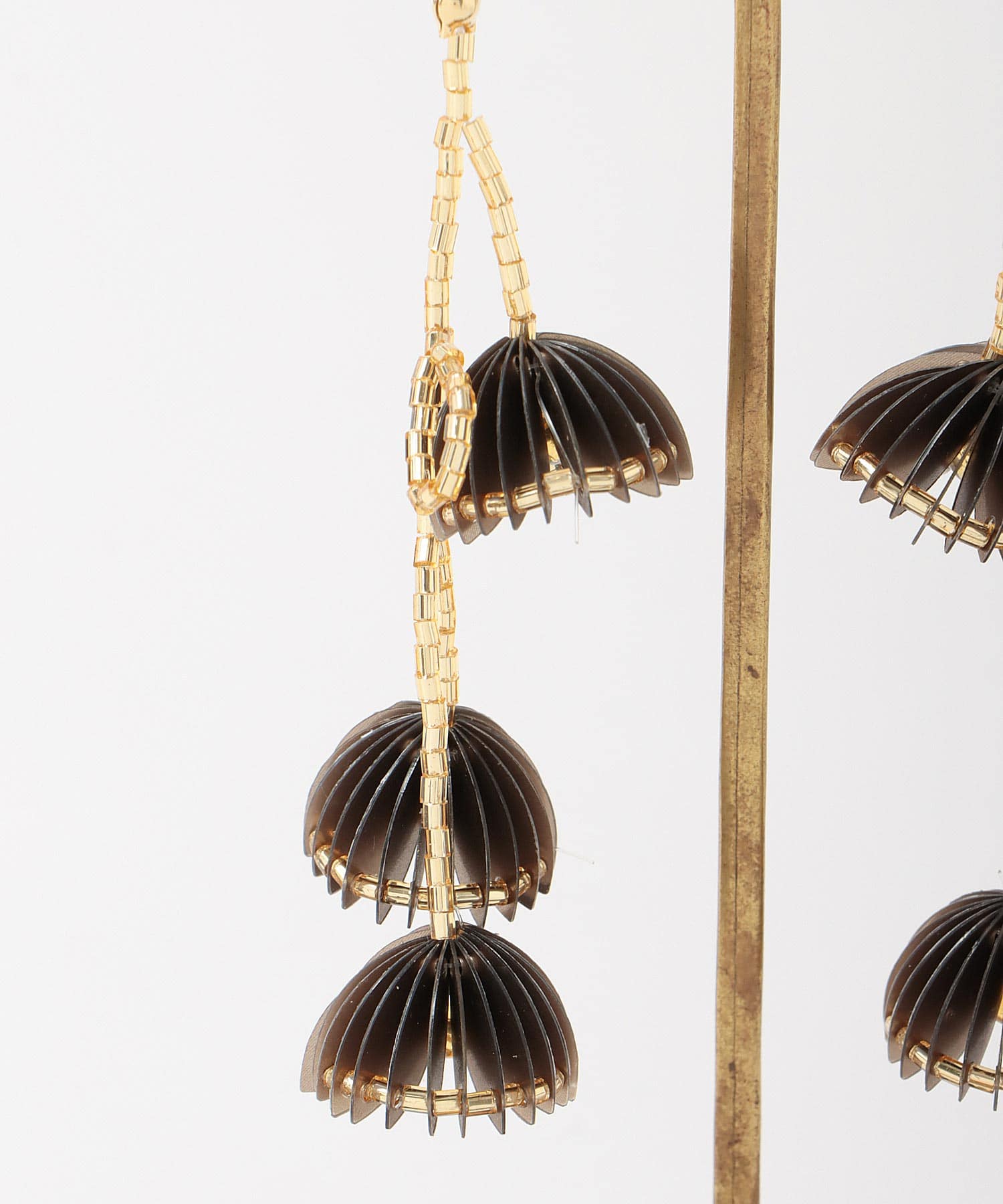 スパンフラワーデザインピアス | AND ON JIONE STORE