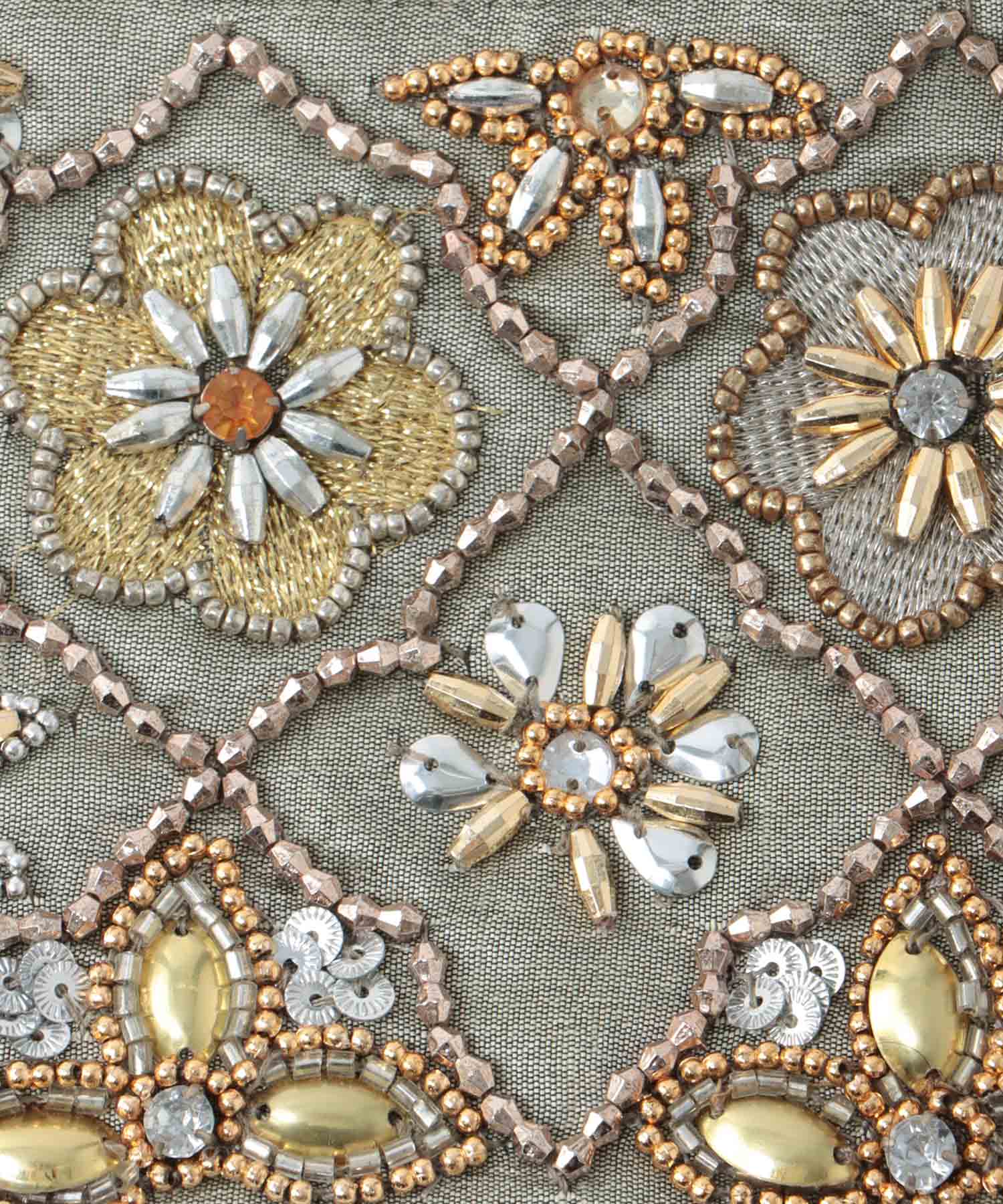ビーズ刺繍ポーチ