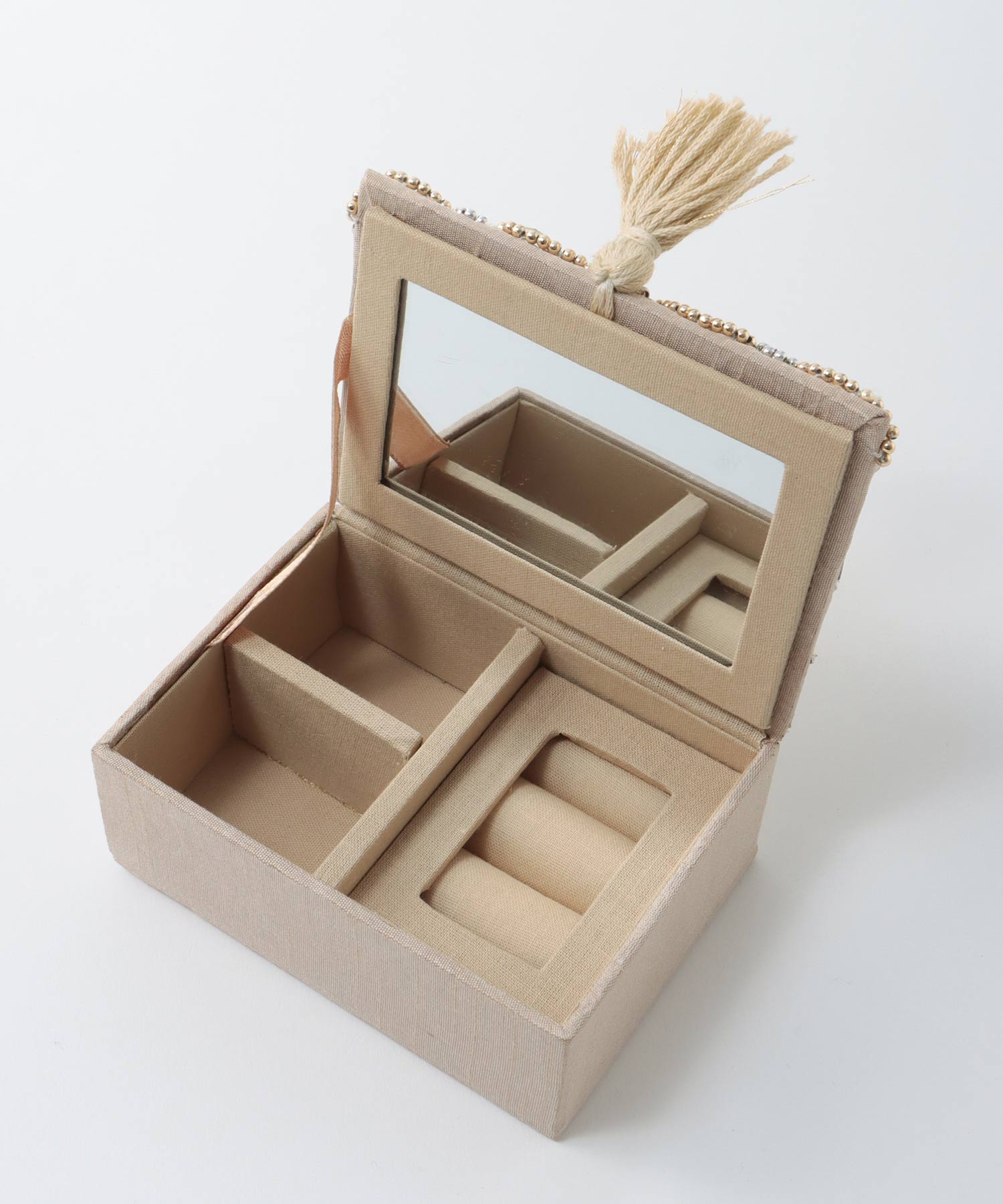 ビーズ刺繍ボックス