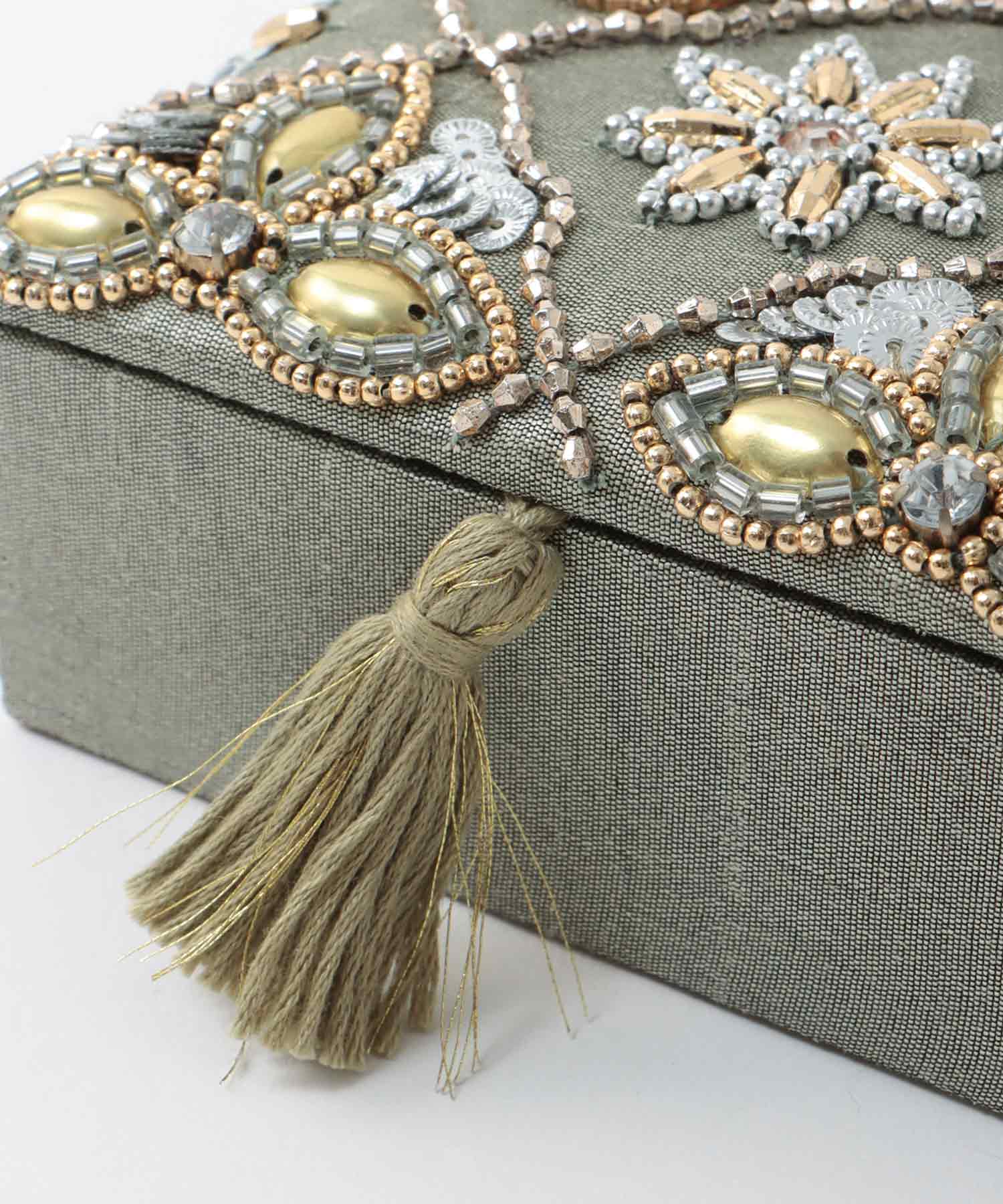 ビーズ刺繍ボックス