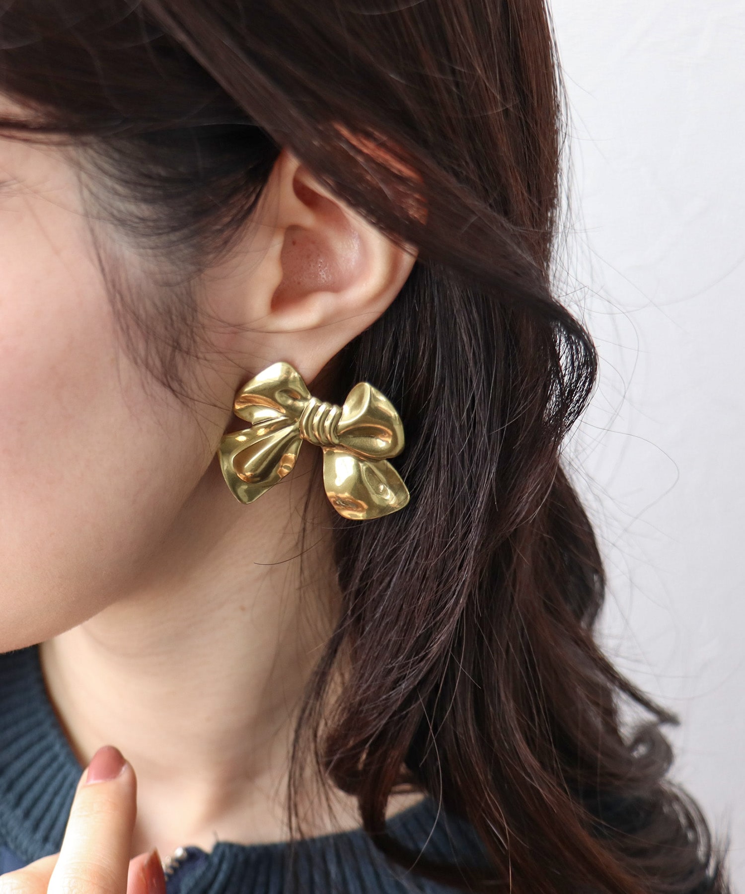 LIMITED NUMBER】メタルリボンピアス | AND ON JIONE STORE