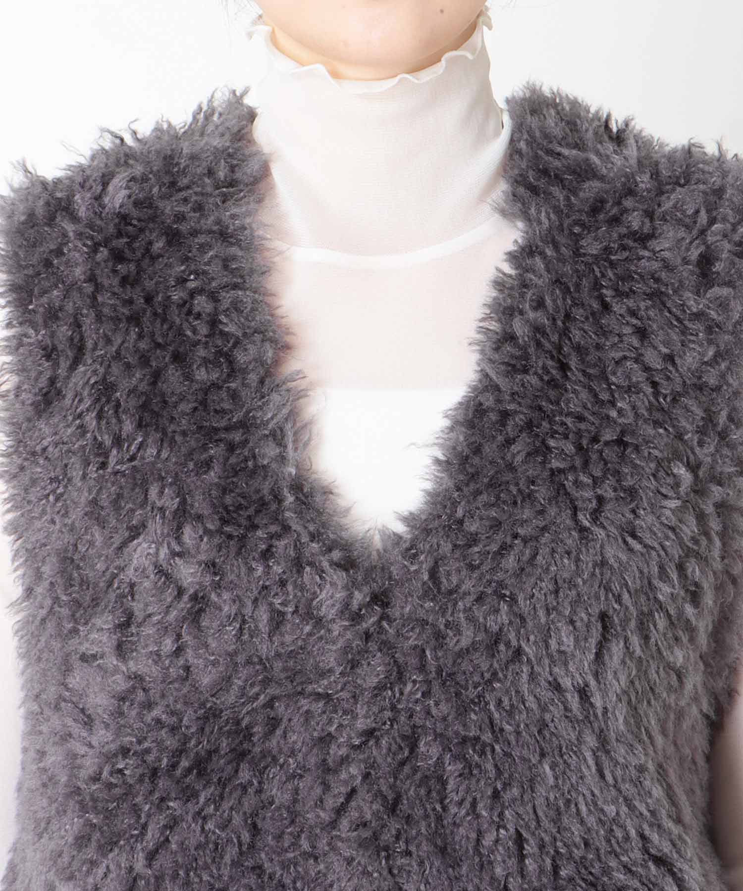カーリーショートベスト | AND ON JIONE STORE（アンドオン