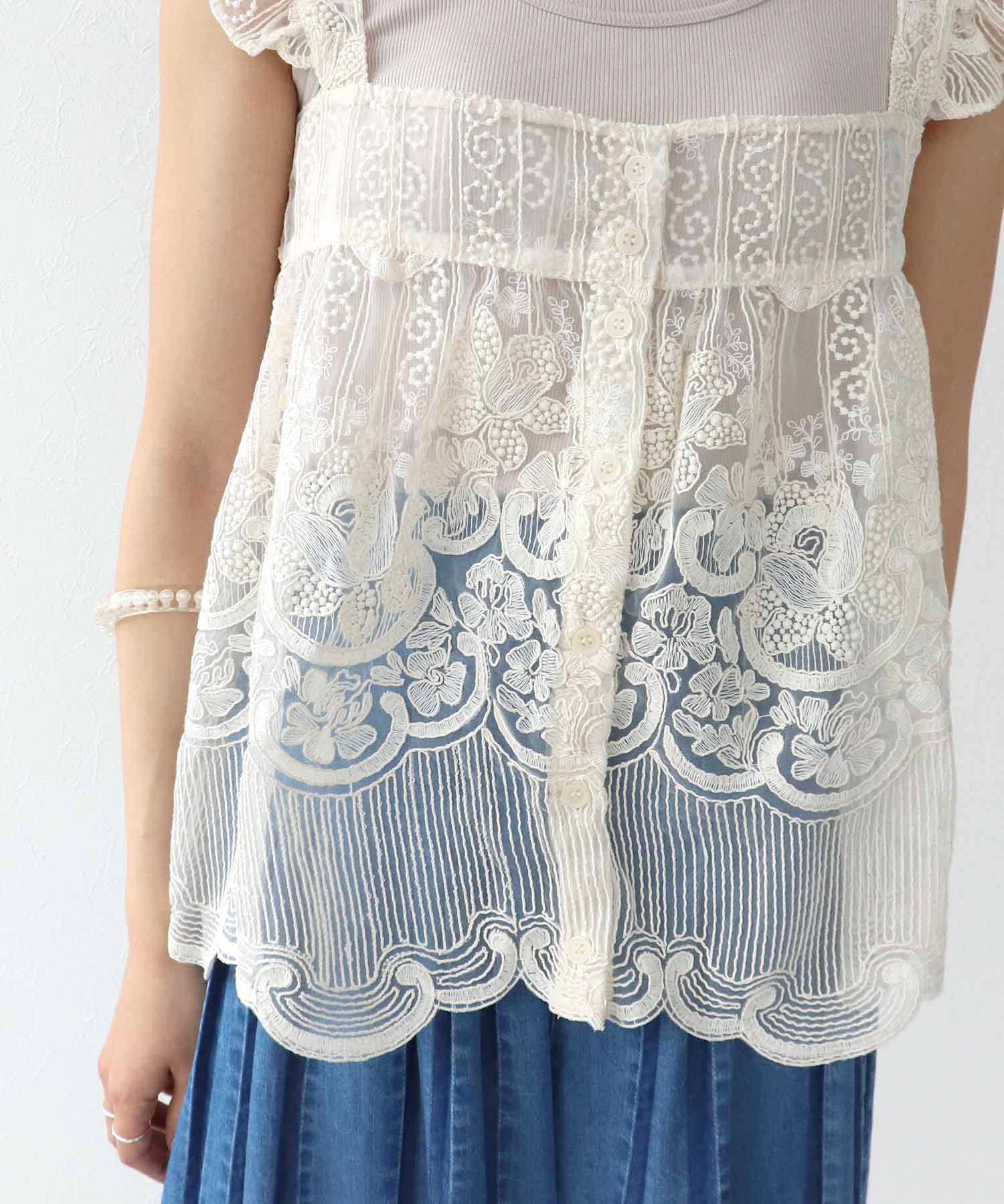 シアー刺繍レースキャミ