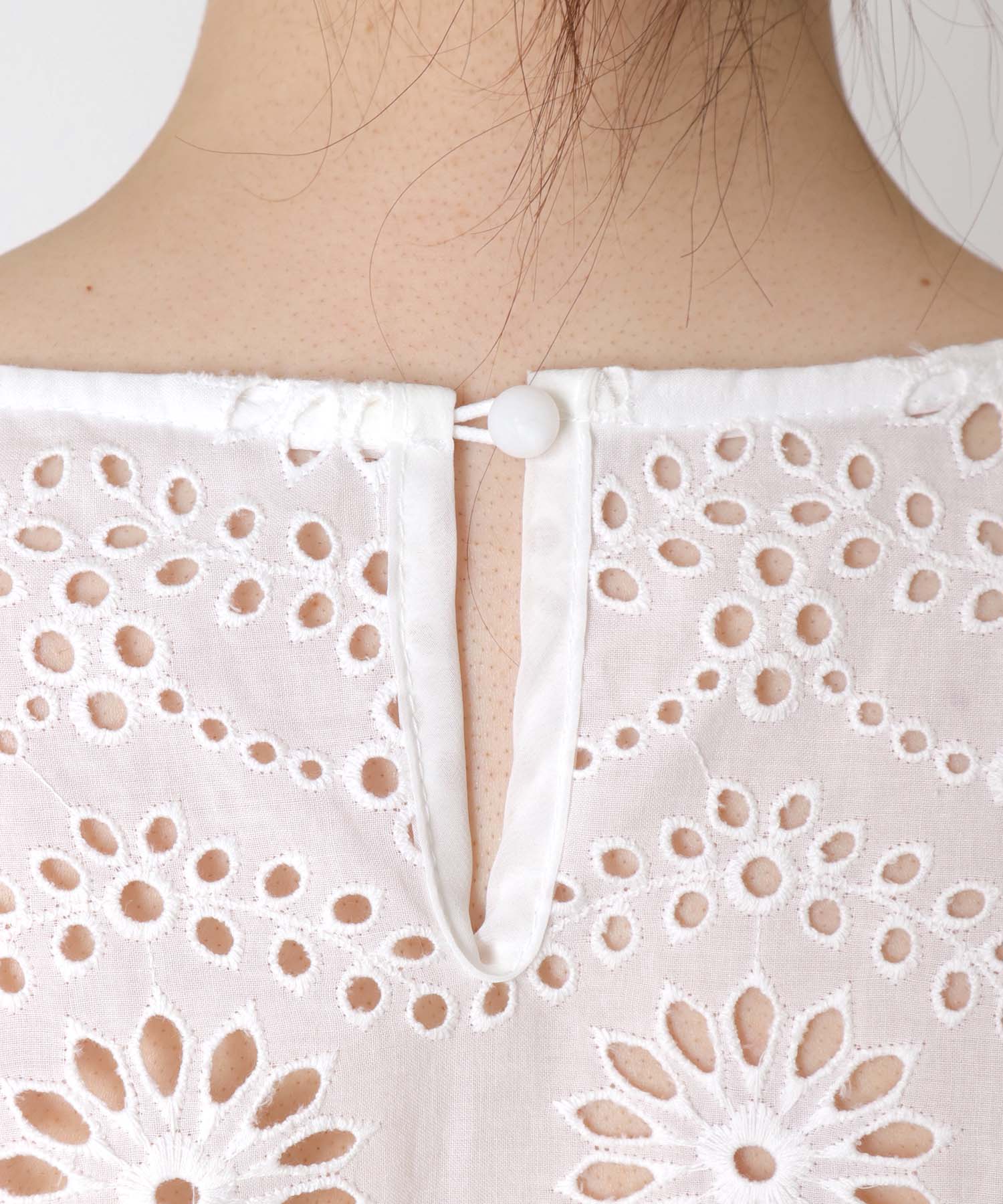 コットン刺繍ブラウス