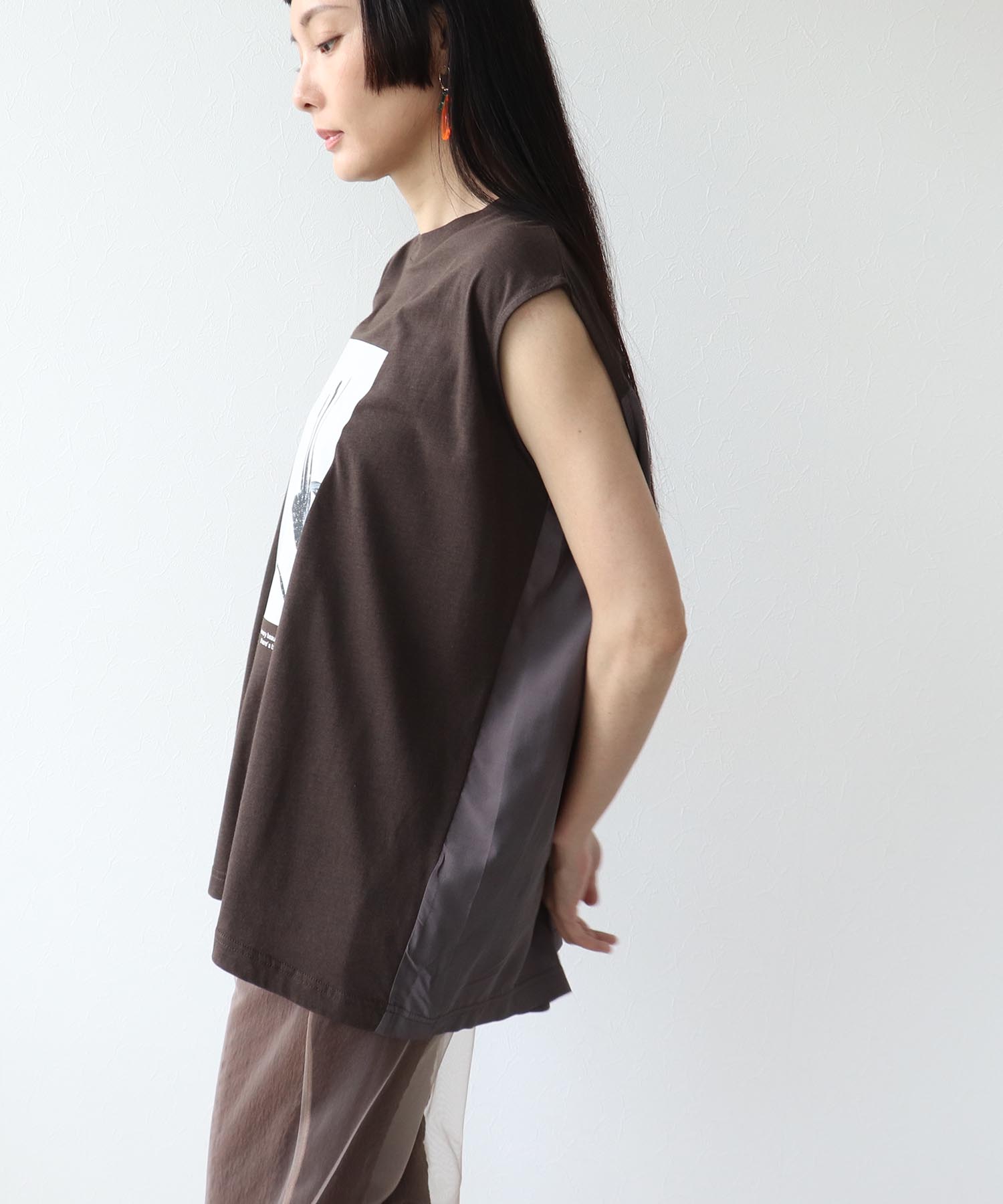 ノースリーブモノクロフォトプリントTシャツ