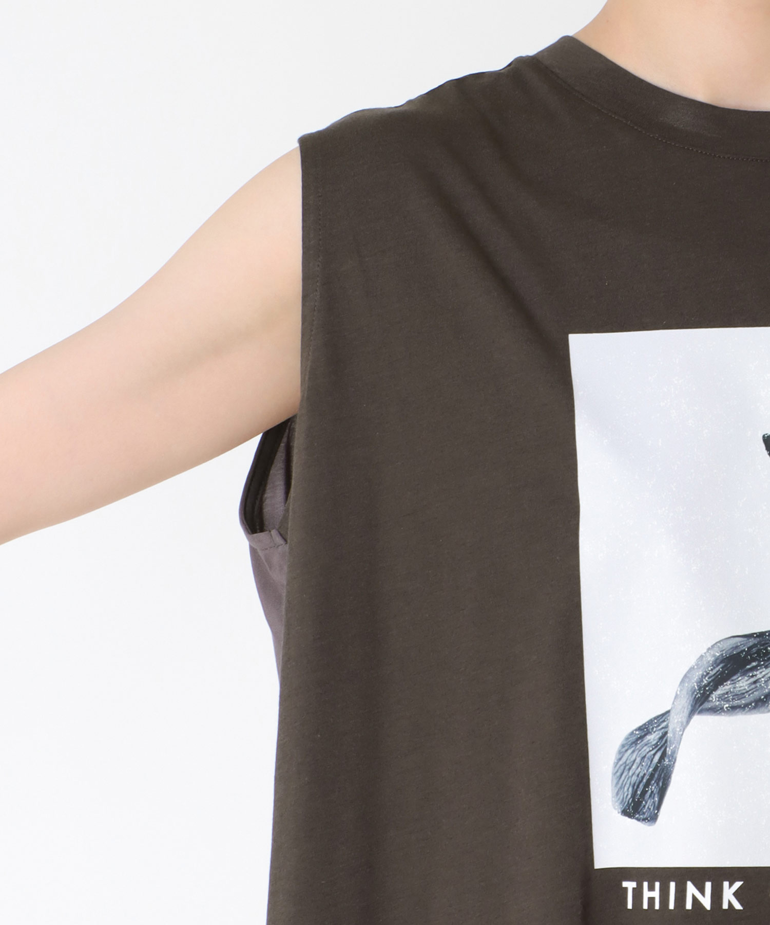 ノースリーブモノクロフォトプリントTシャツ
