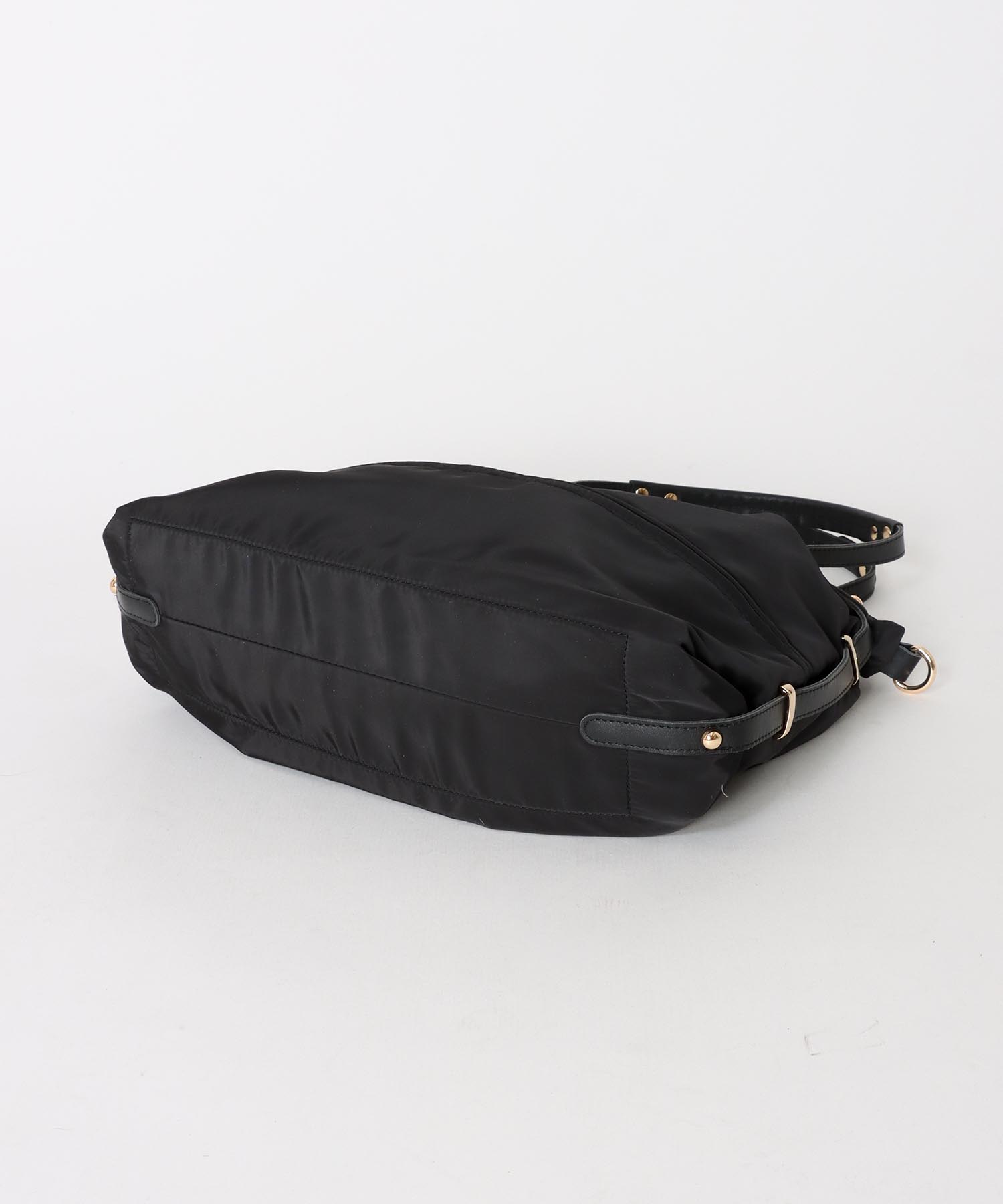 トリムレザージッパーポケットナイロンＢＡＧ