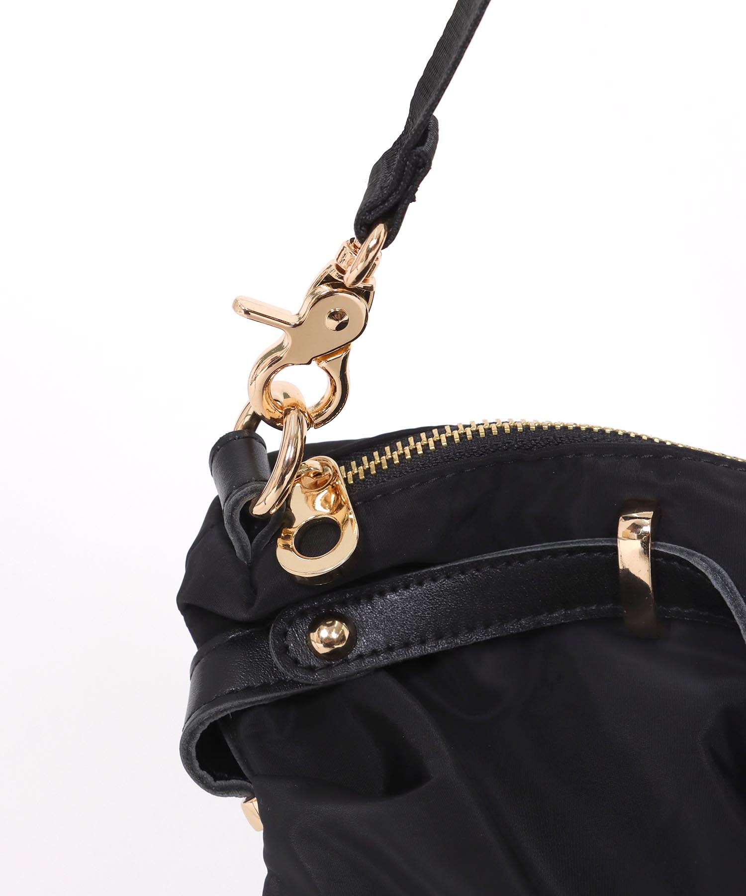 トリムレザージッパーポケットナイロンＢＡＧ