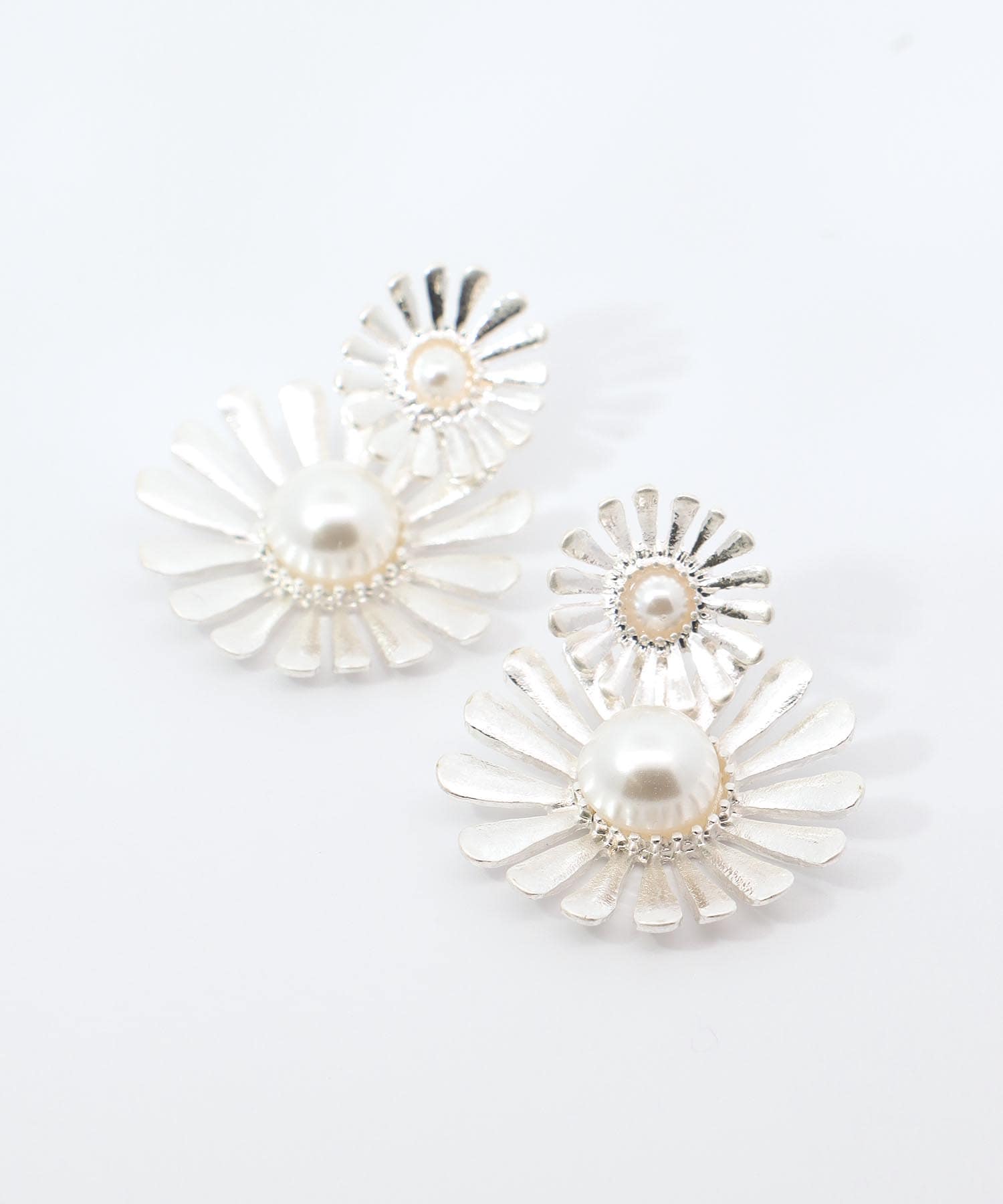 【LIMITED NUMBER】Vintage Like マーガレットバックキャッチピアス