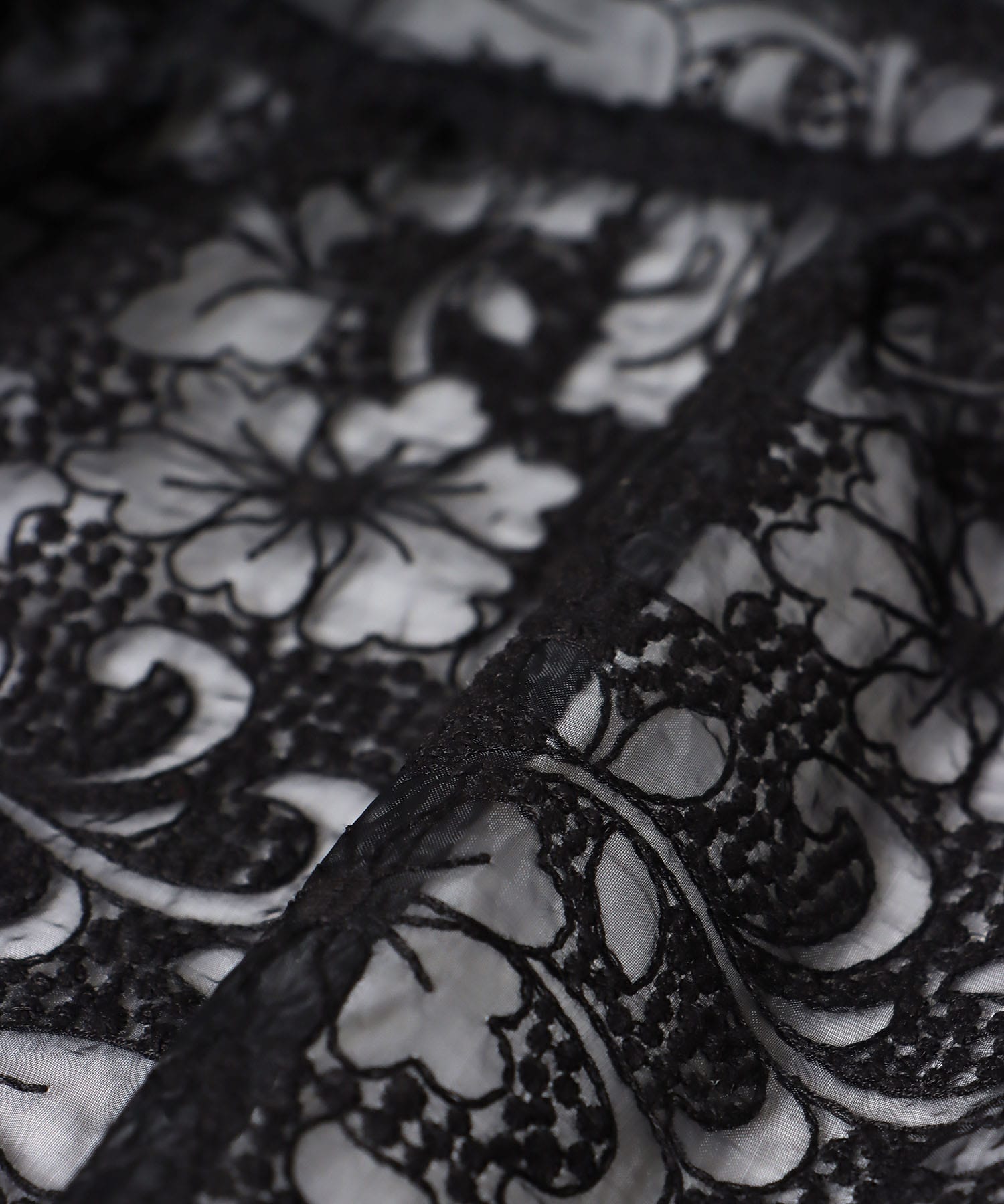 シアー刺繍レースチュニックブラウス
