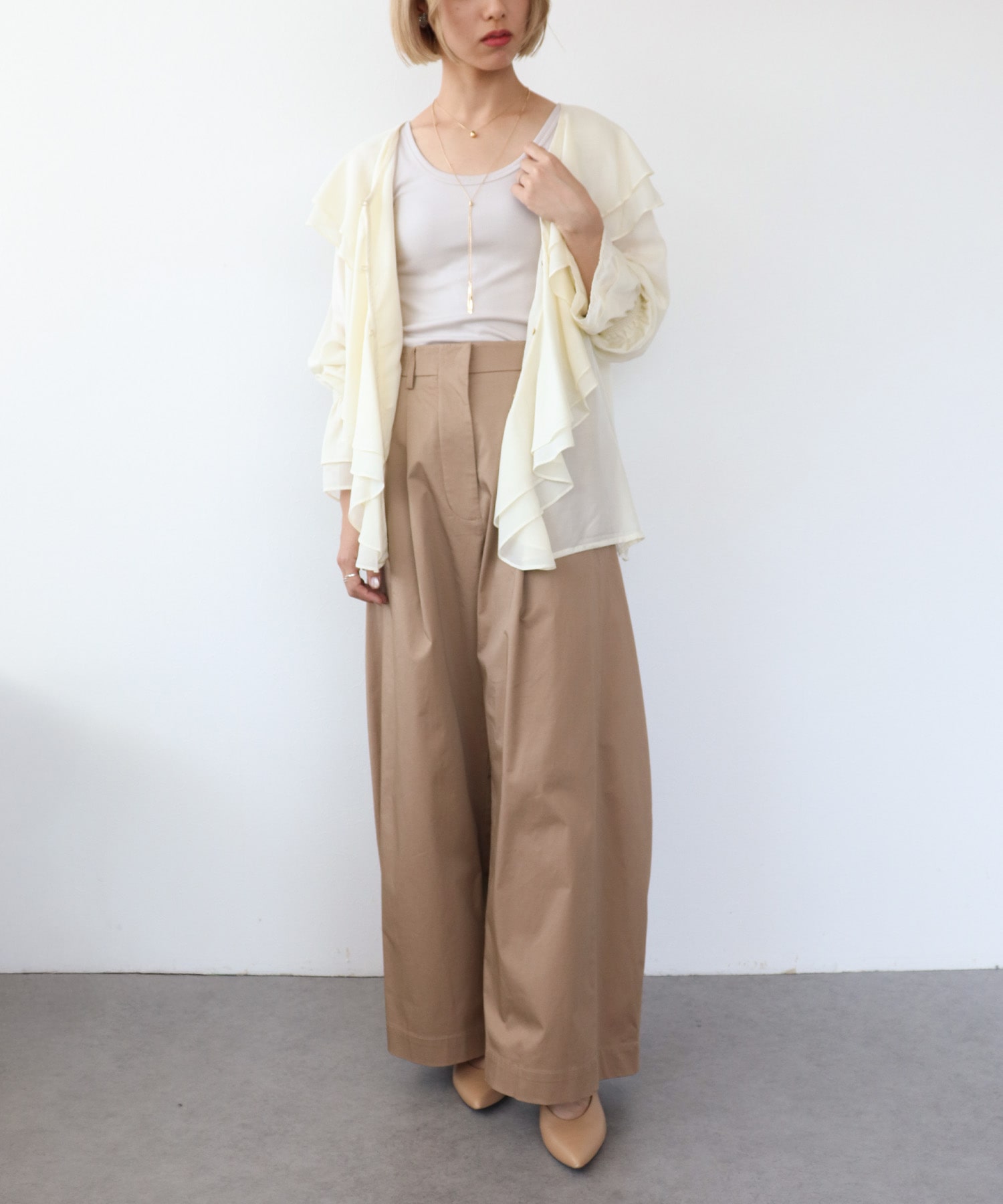 シアーフリルカラーブラウス