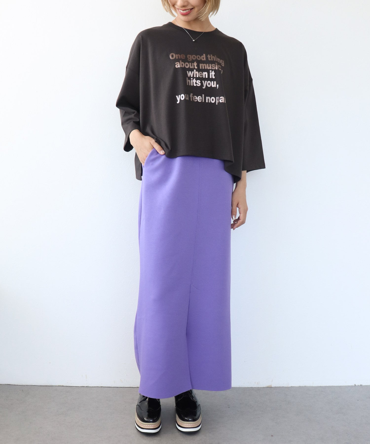 クルーネック7分袖ワイド箔ロゴTシャツ