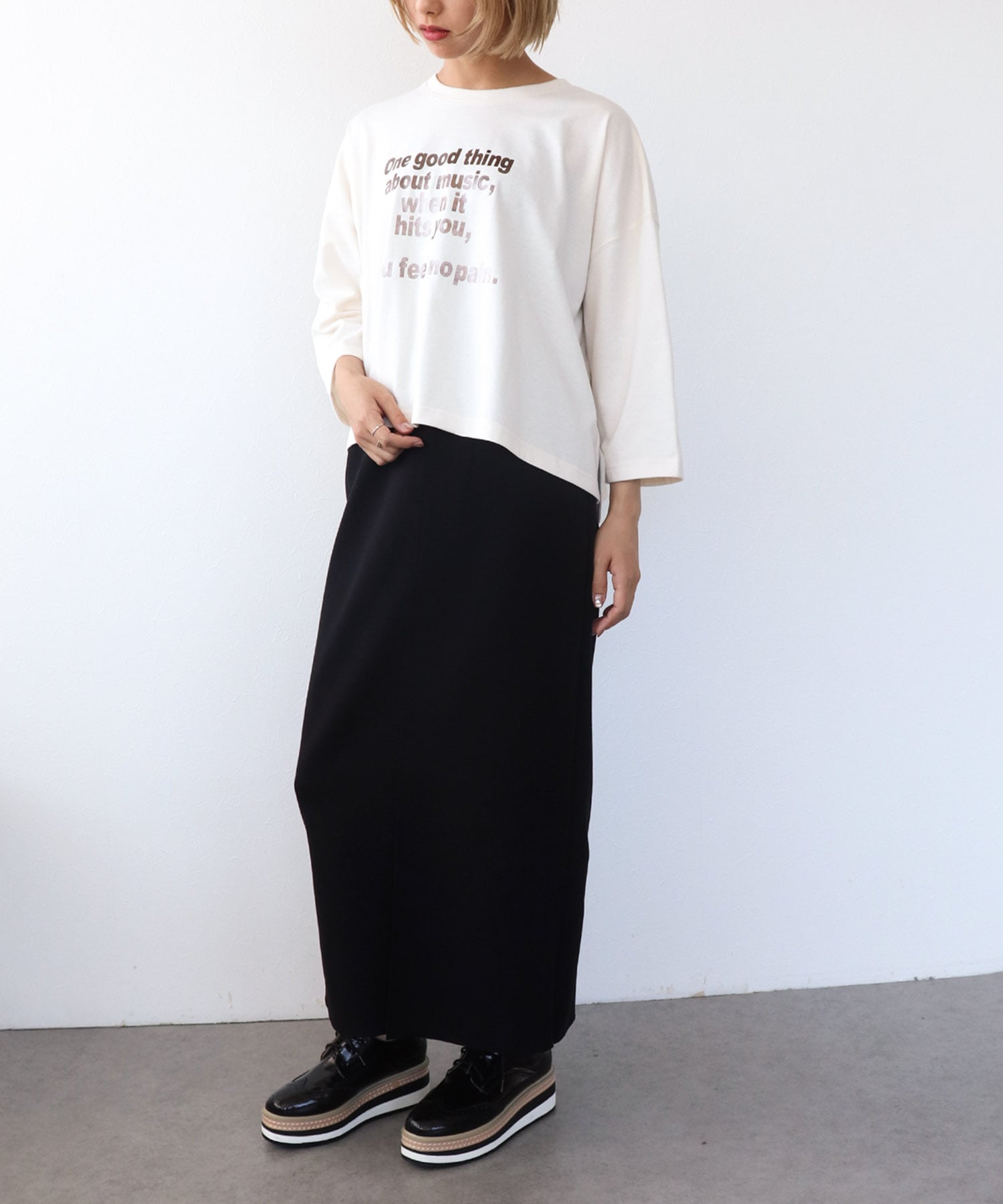 クルーネック7分袖ワイド箔ロゴTシャツ