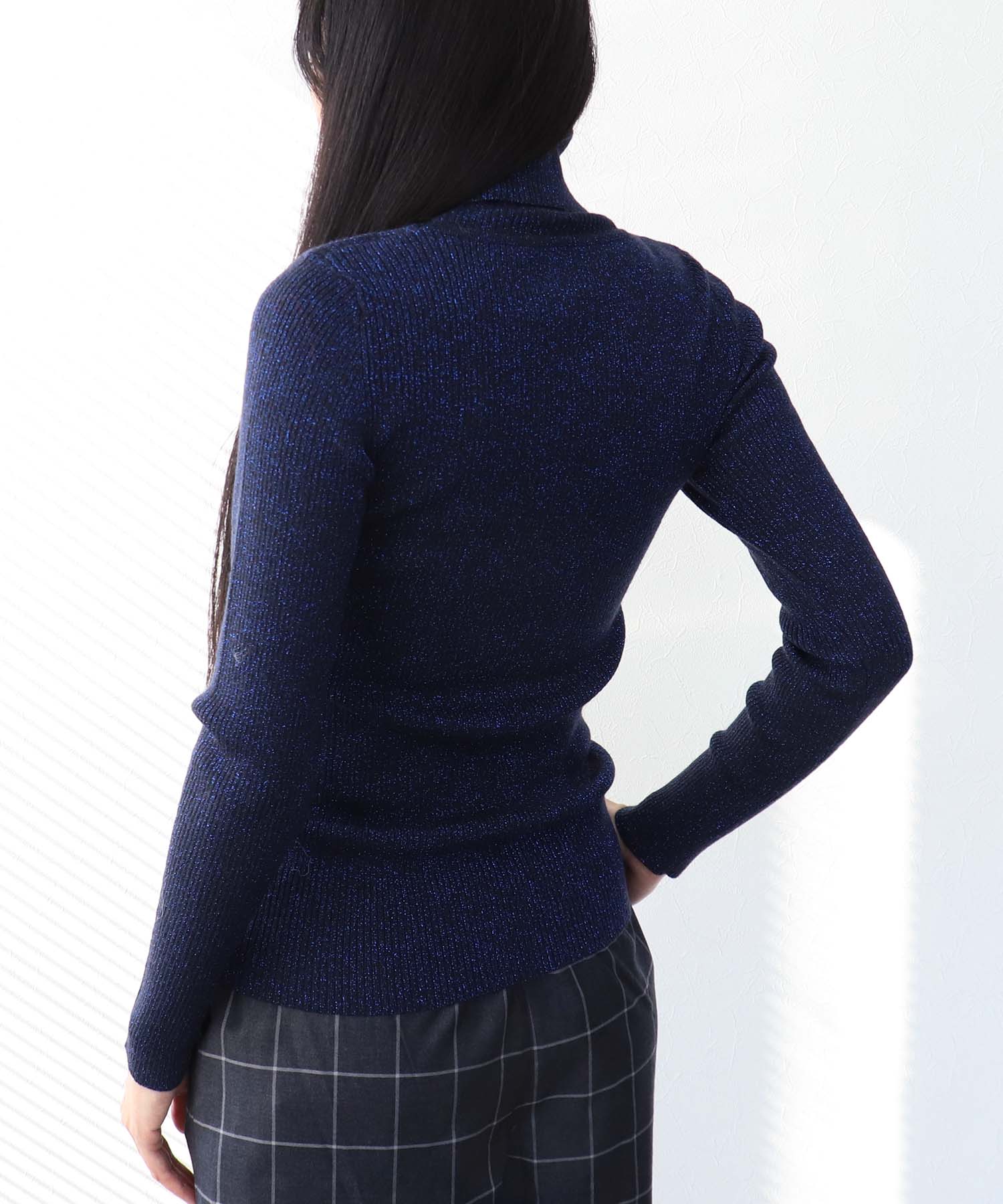 タートルネックラメプルオーバー