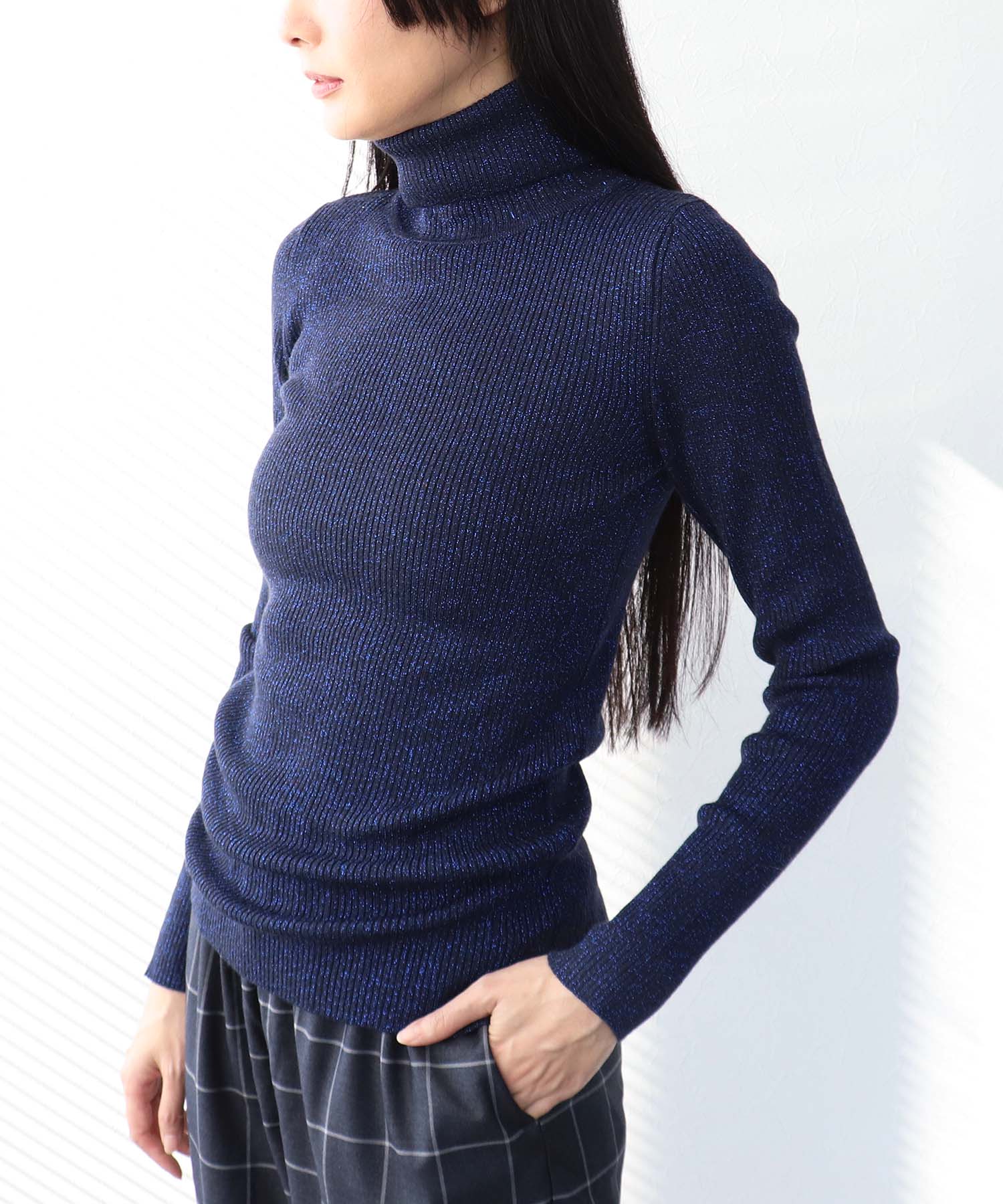 タートルネックラメプルオーバー