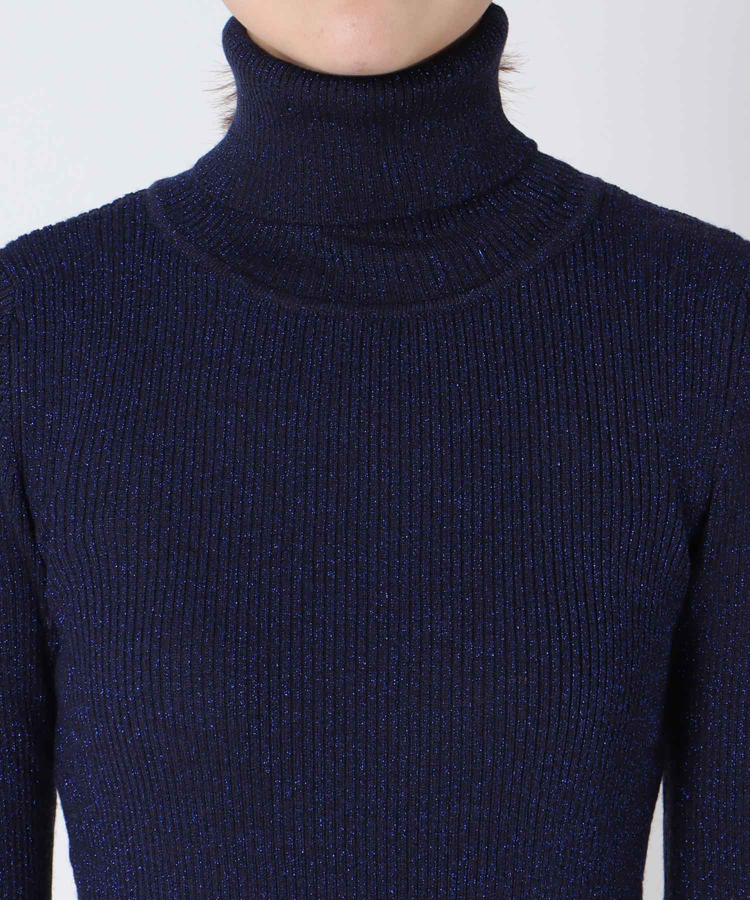 タートルネックラメプルオーバー