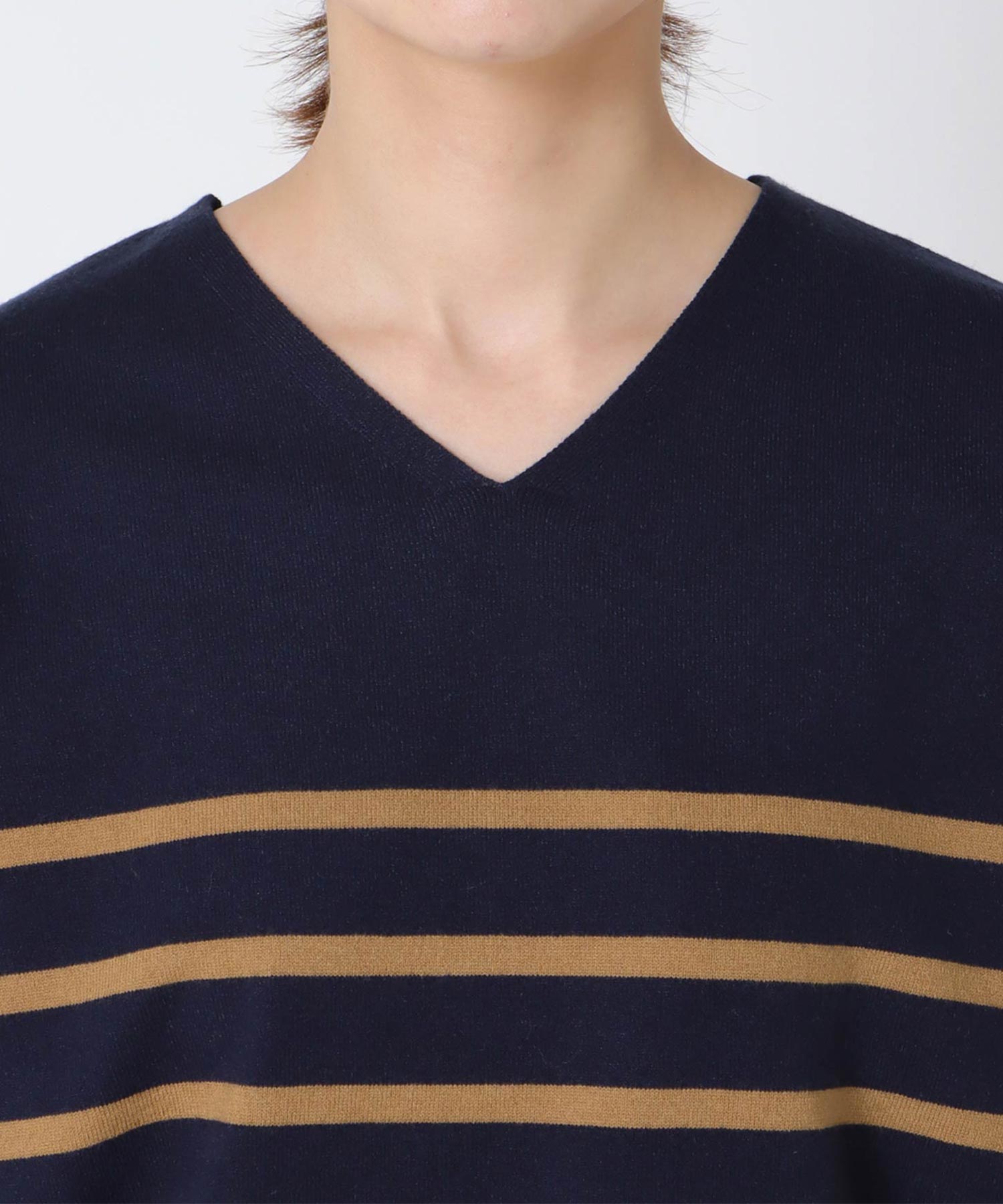 発熱加工ウォッシャブルVネックプルオーバー