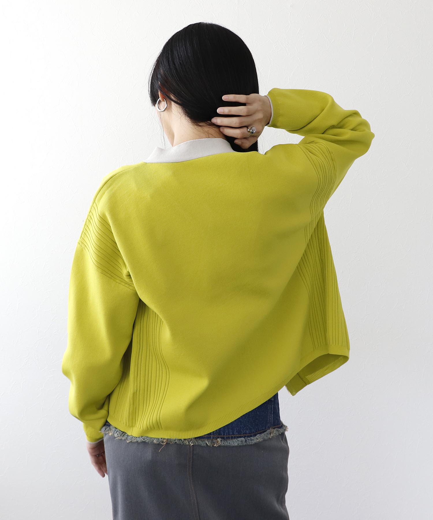 超軽量編柄ロゴZIPブルゾン