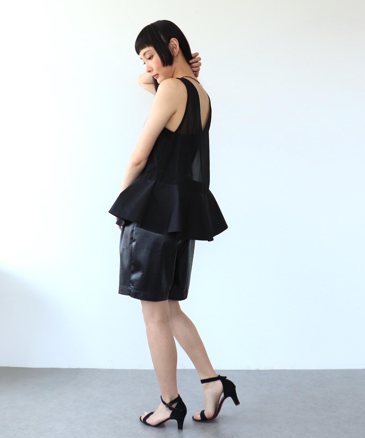 《WEB先行発売》シャイニーレザータックハーフパンツ