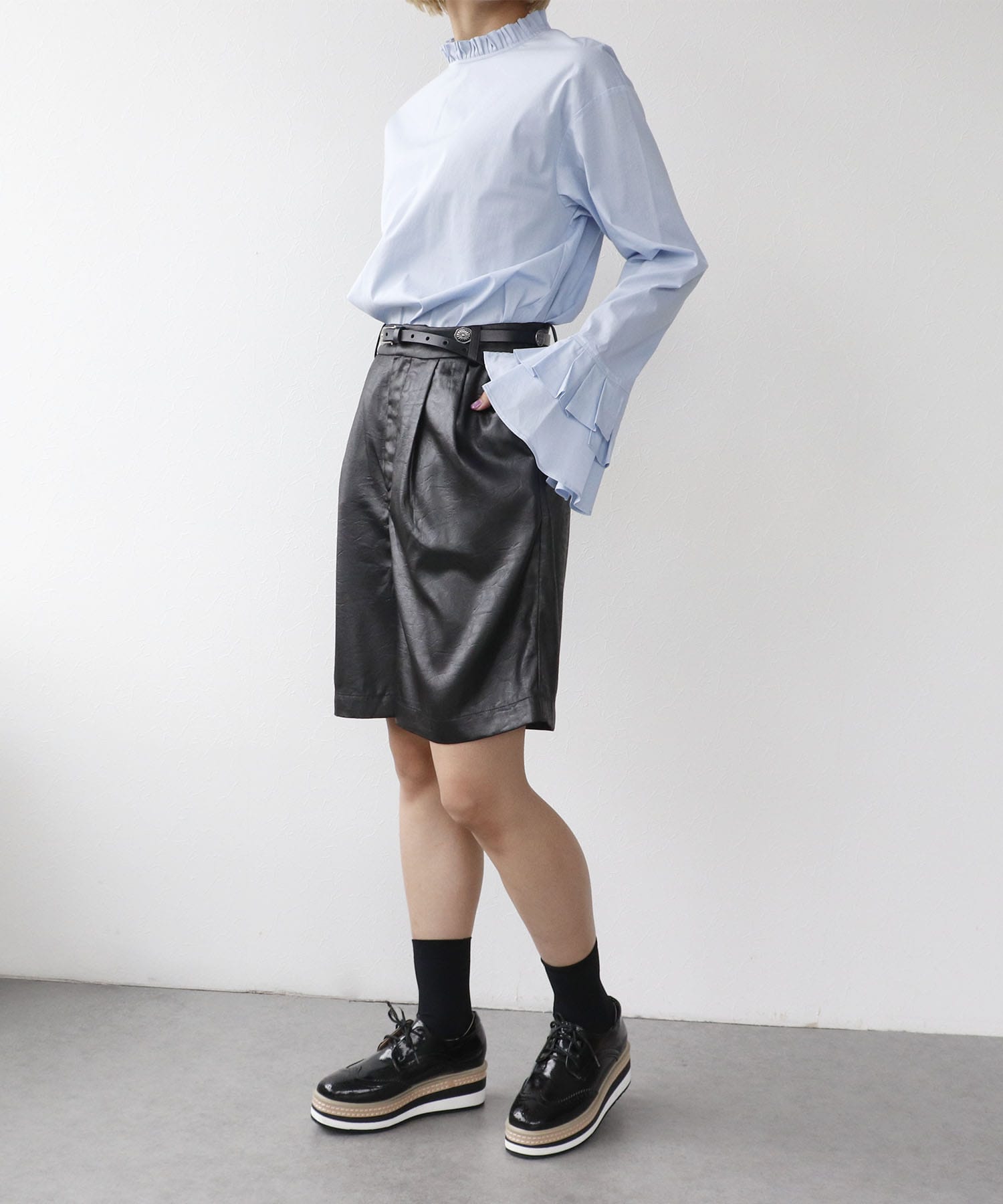 《WEB先行発売》シャイニーレザータックハーフパンツ
