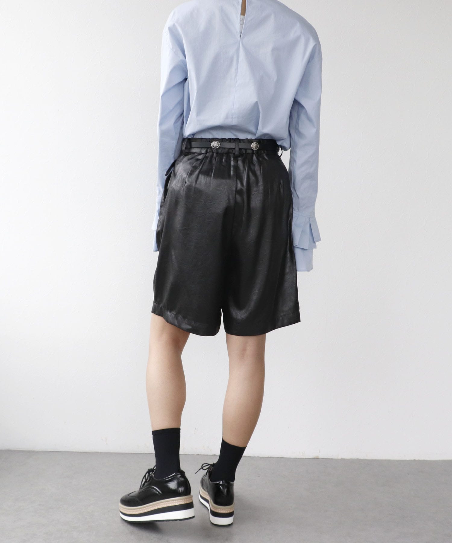 《WEB先行発売》シャイニーレザータックハーフパンツ