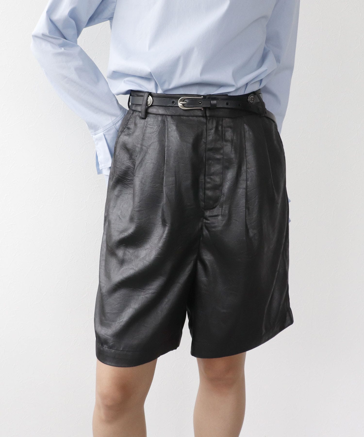 《WEB先行発売》シャイニーレザータックハーフパンツ