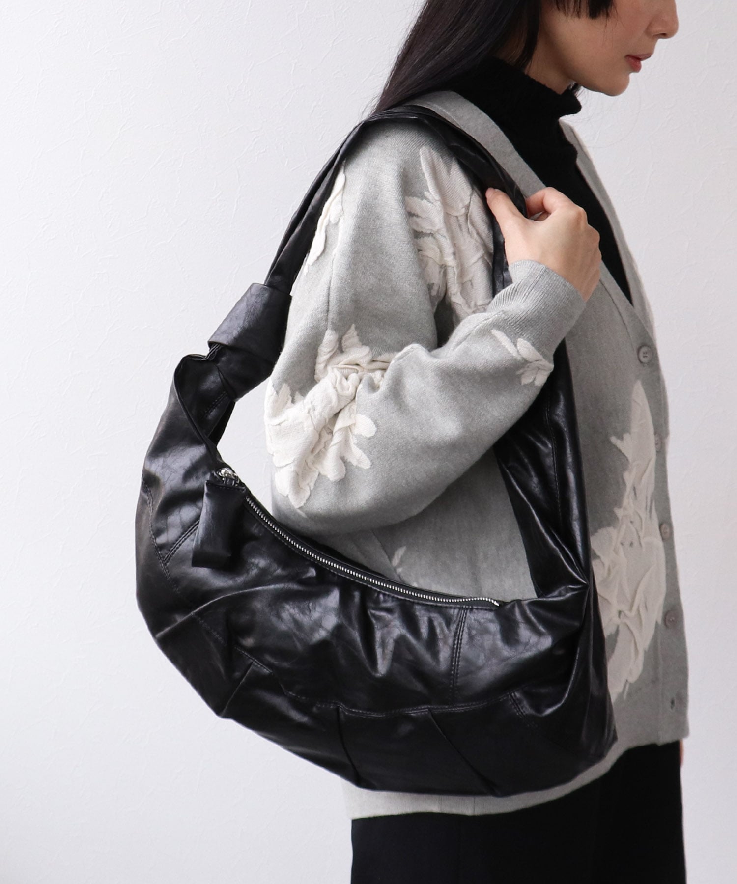 ムーン型ボディBAG